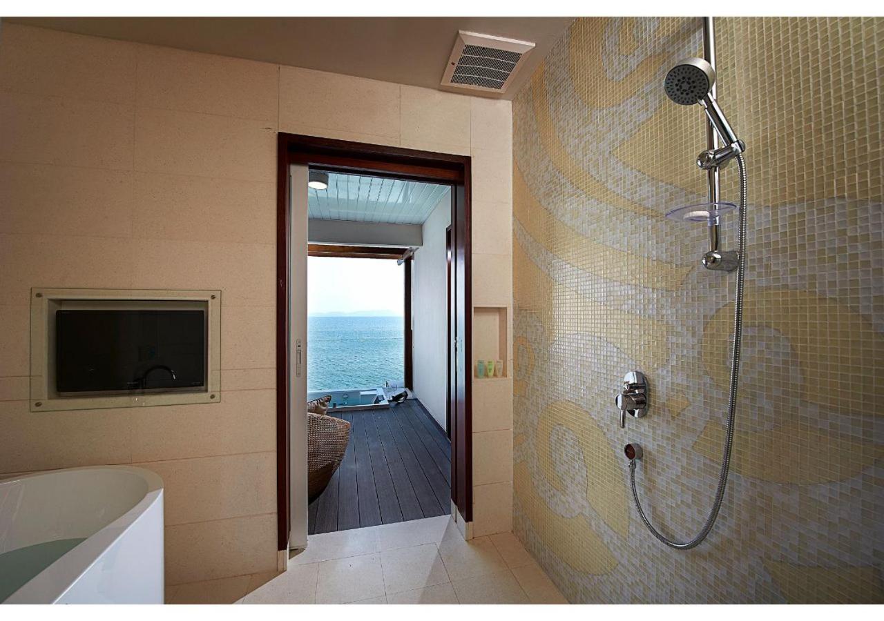 Premier Suite on Water - Photo 6