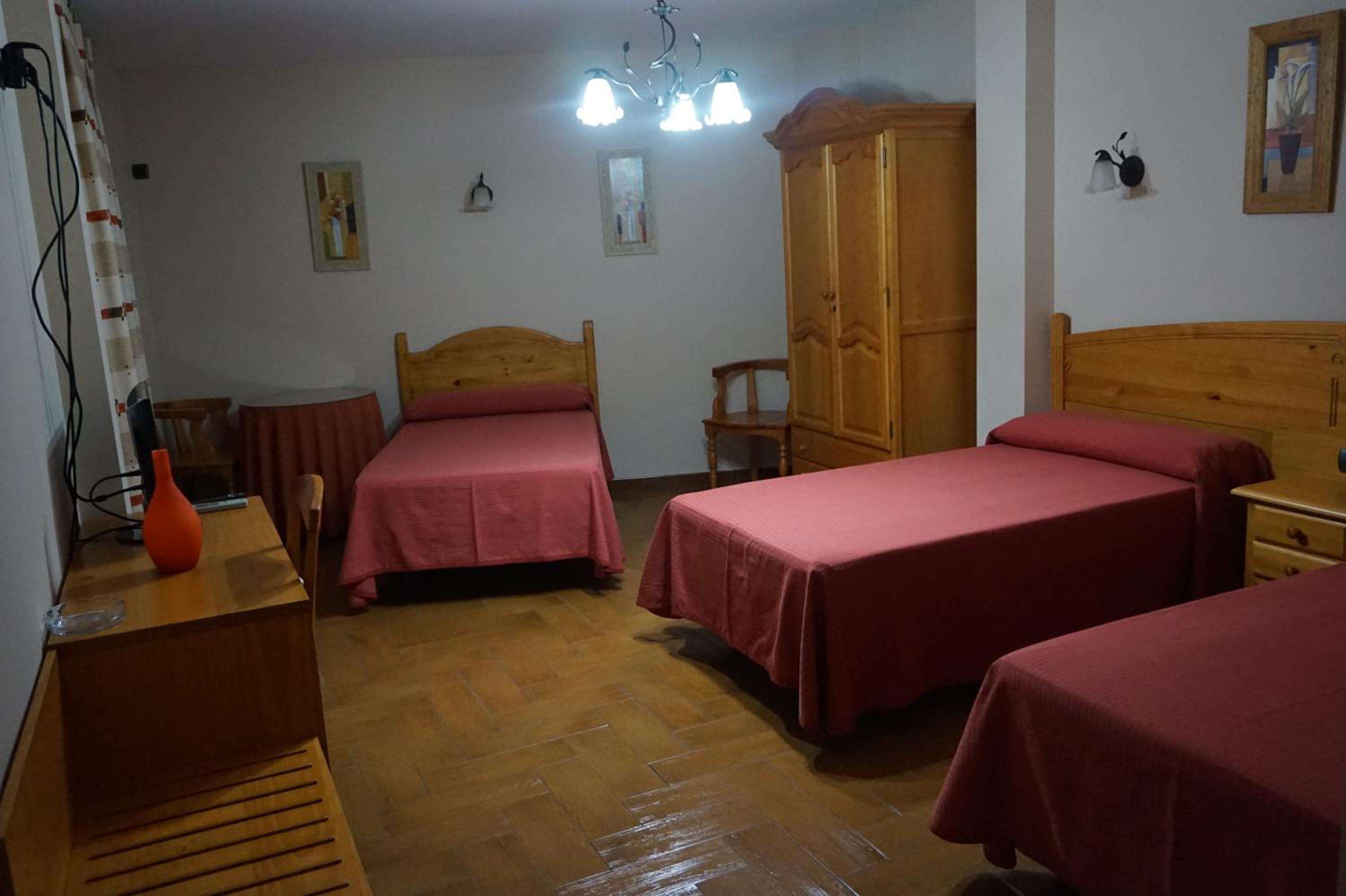 Triple Room - Photo 9