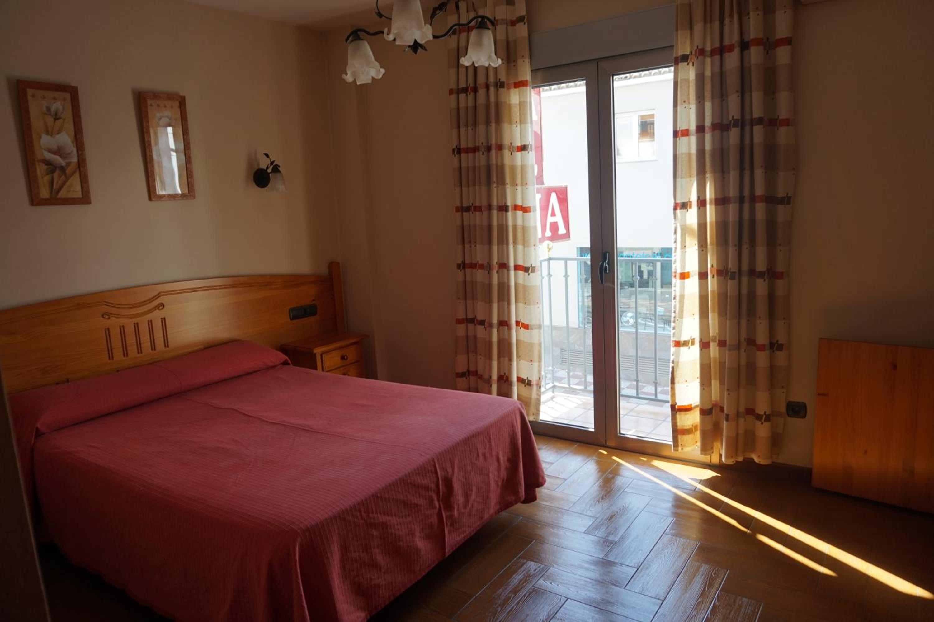 Double or Twin Room - Photo 3