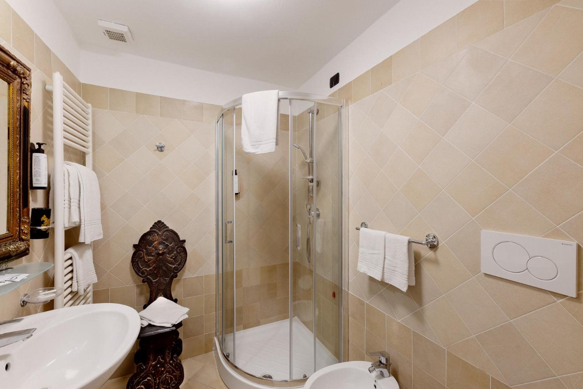 Deluxe Triple Room photo 3