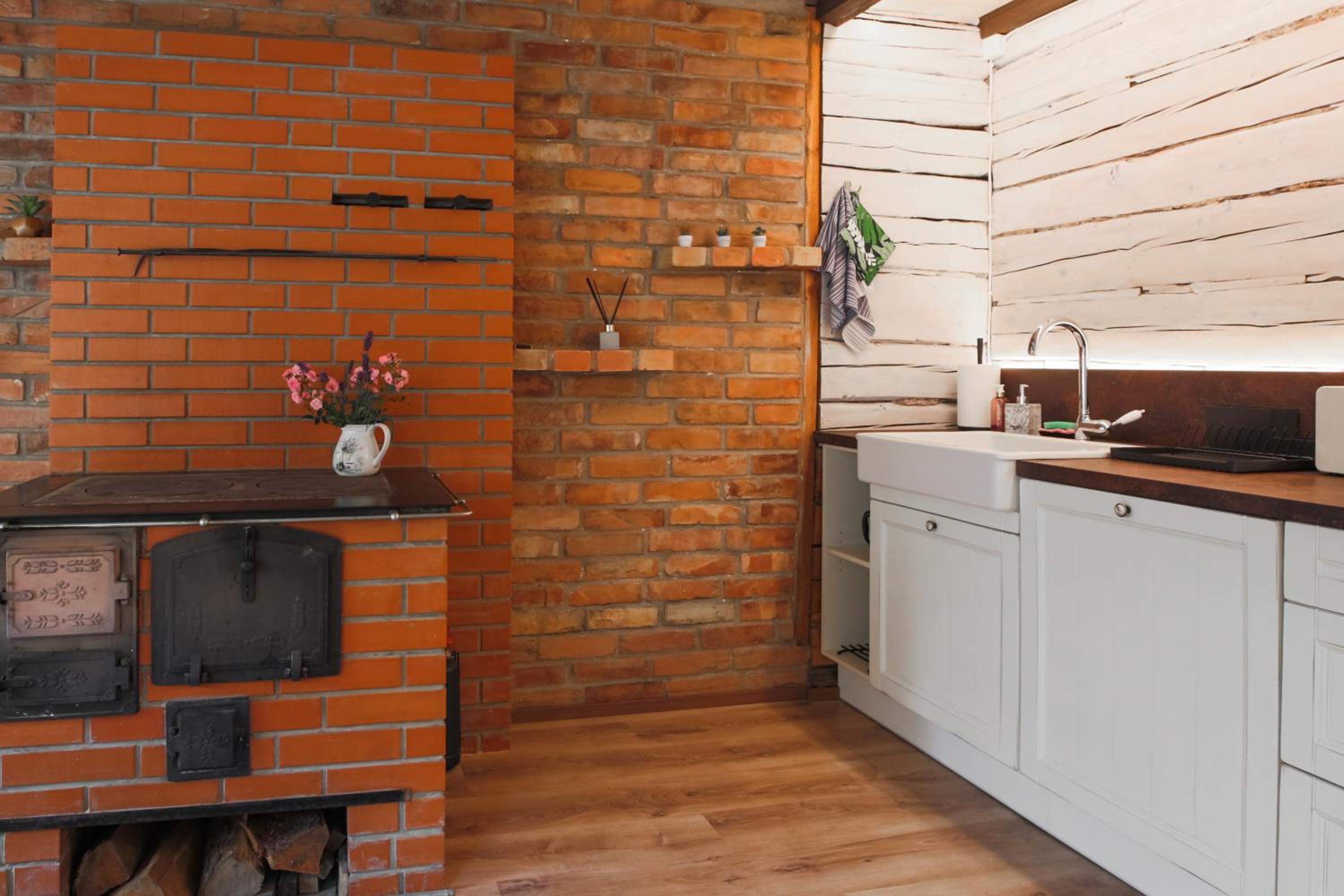 One-Bedroom House - Photo 10