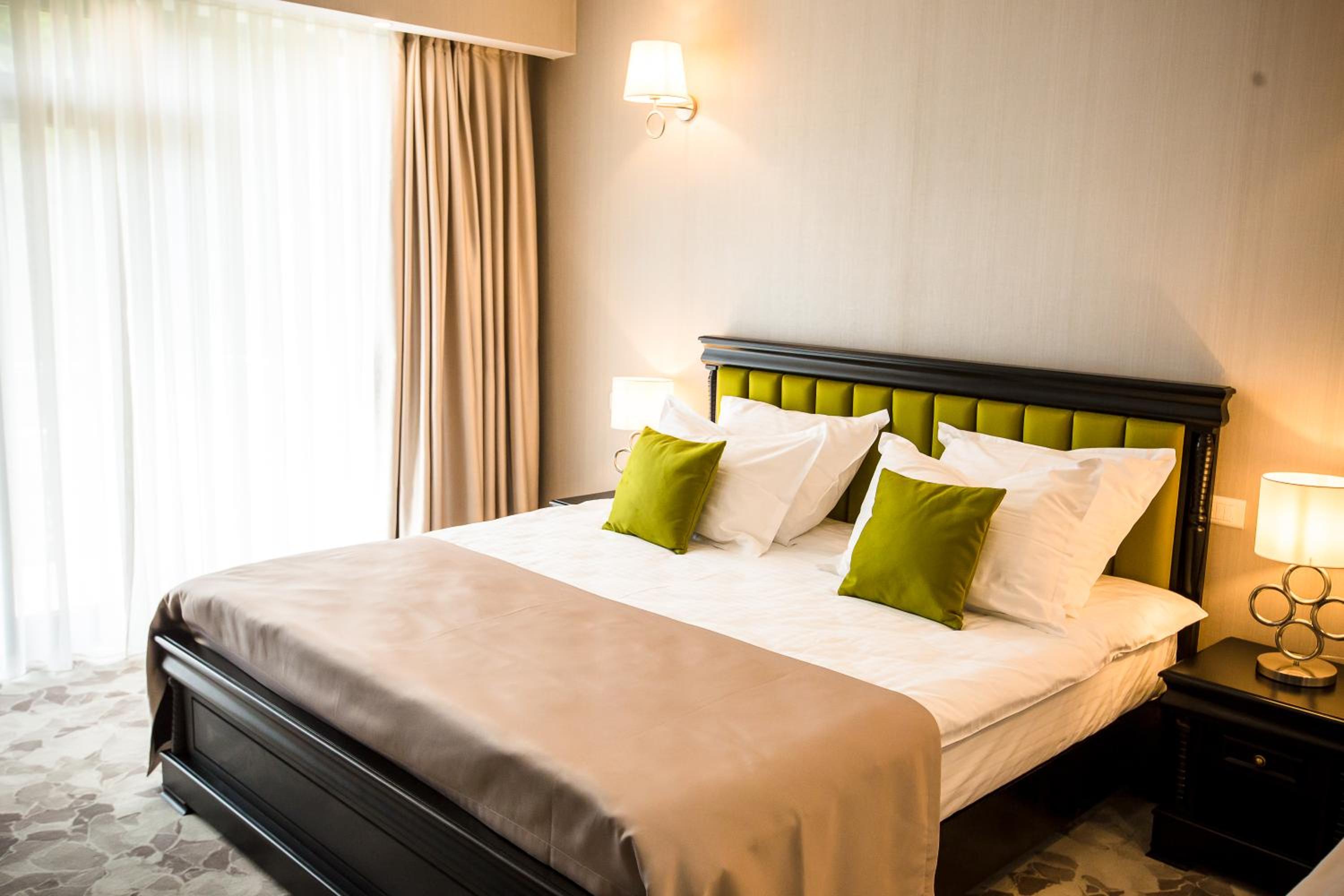 Deluxe Double Room - Photo 9