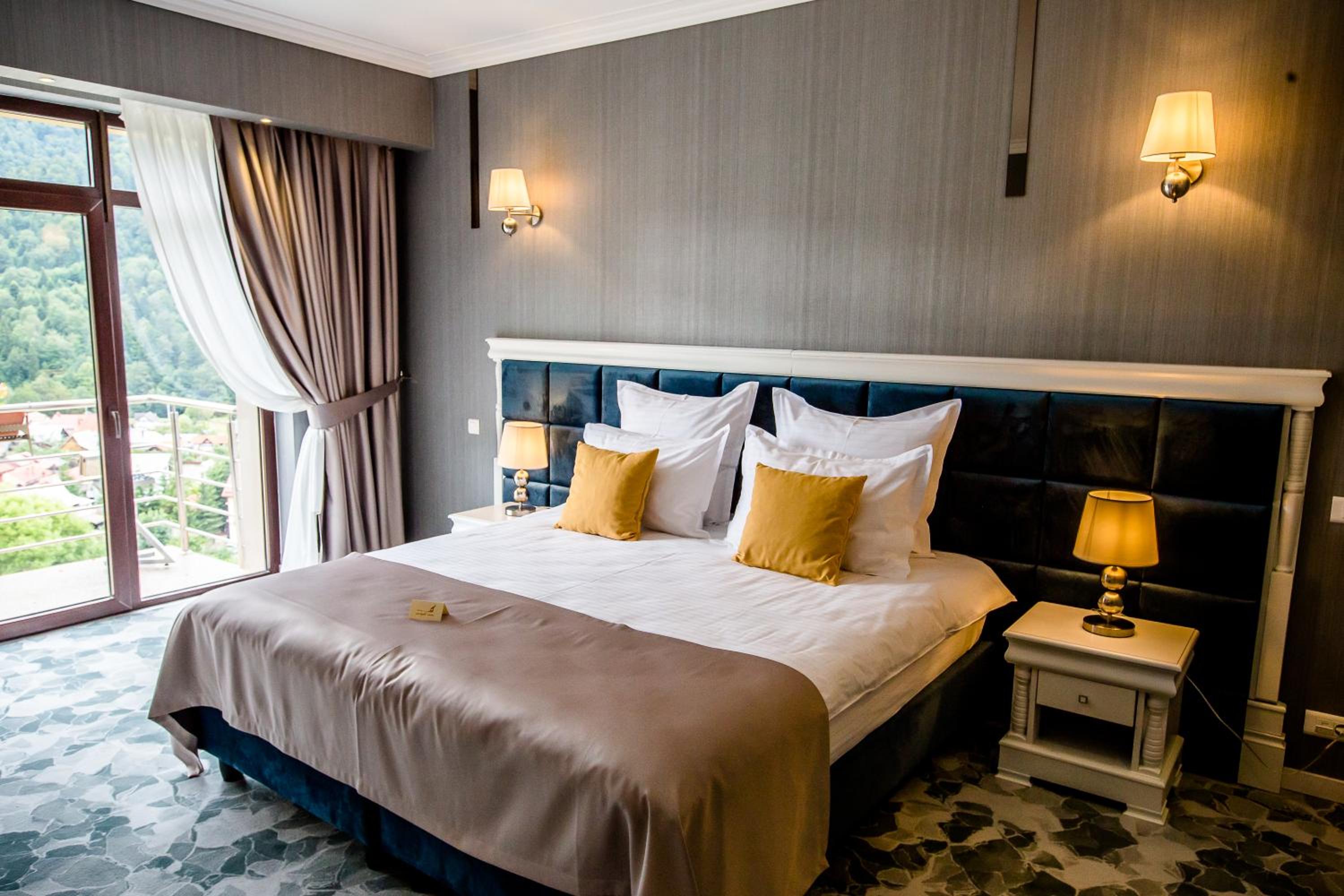 Deluxe Double Room - Photo 10
