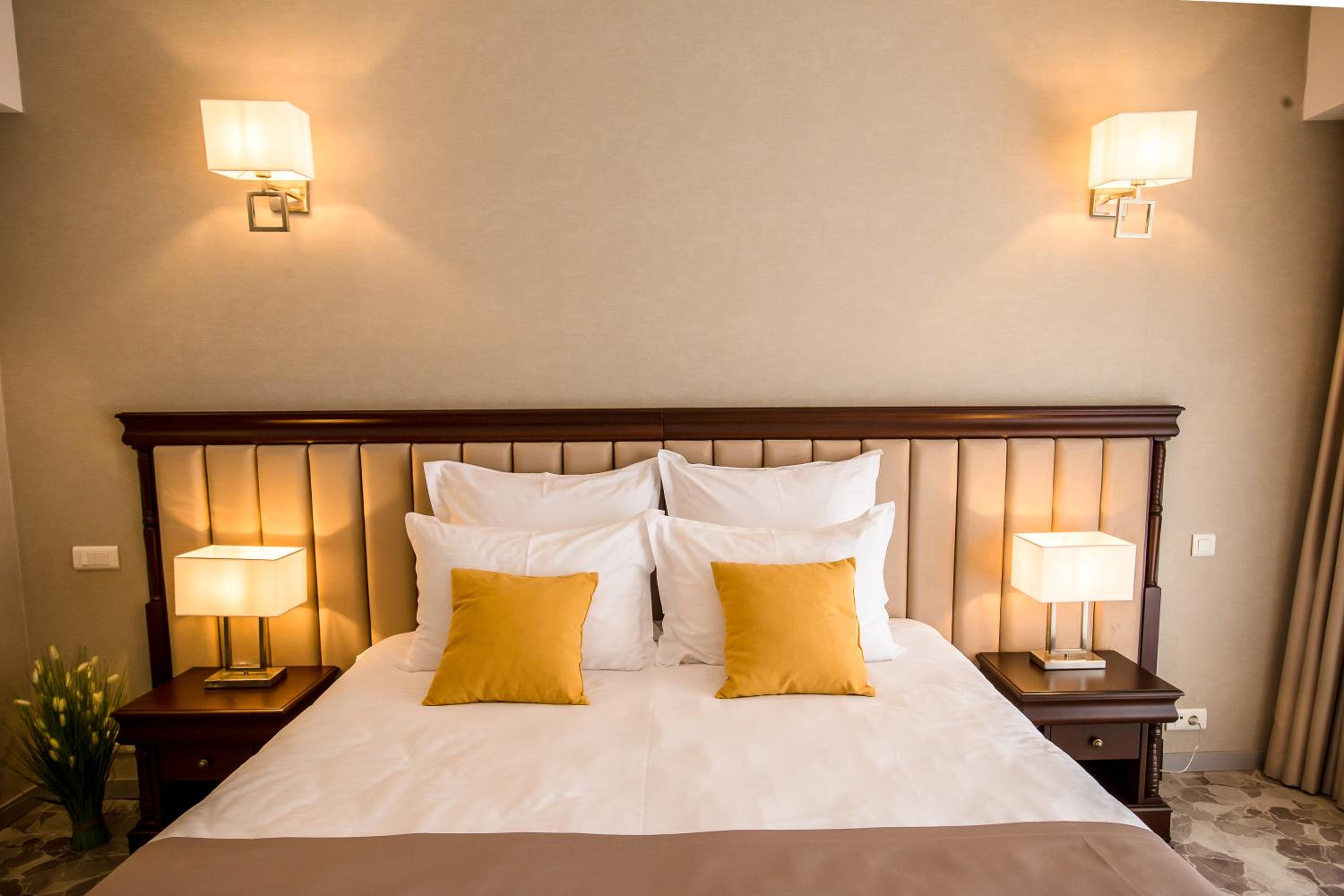 Deluxe Double Room - Photo 11