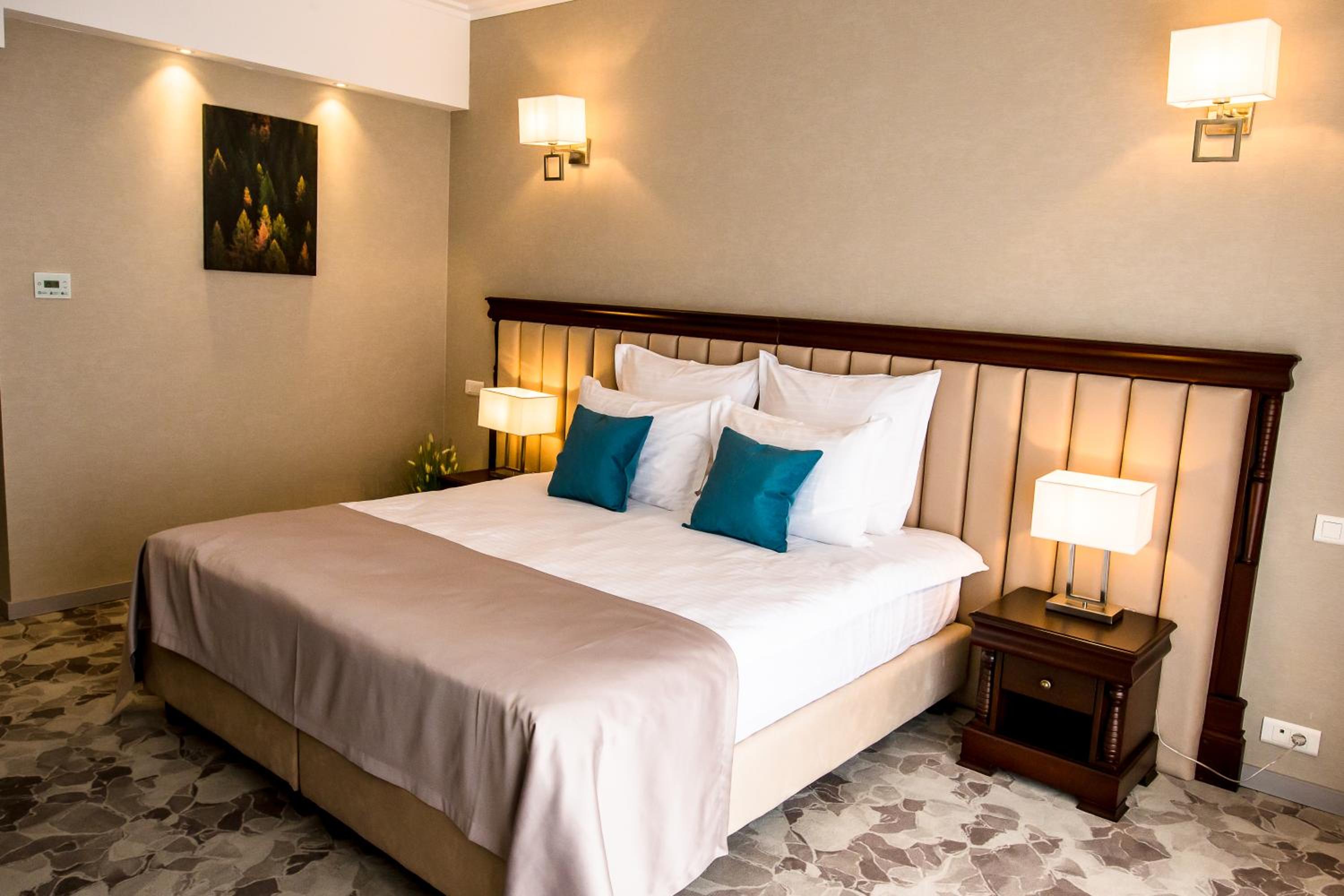 Deluxe Double Room - Photo 31
