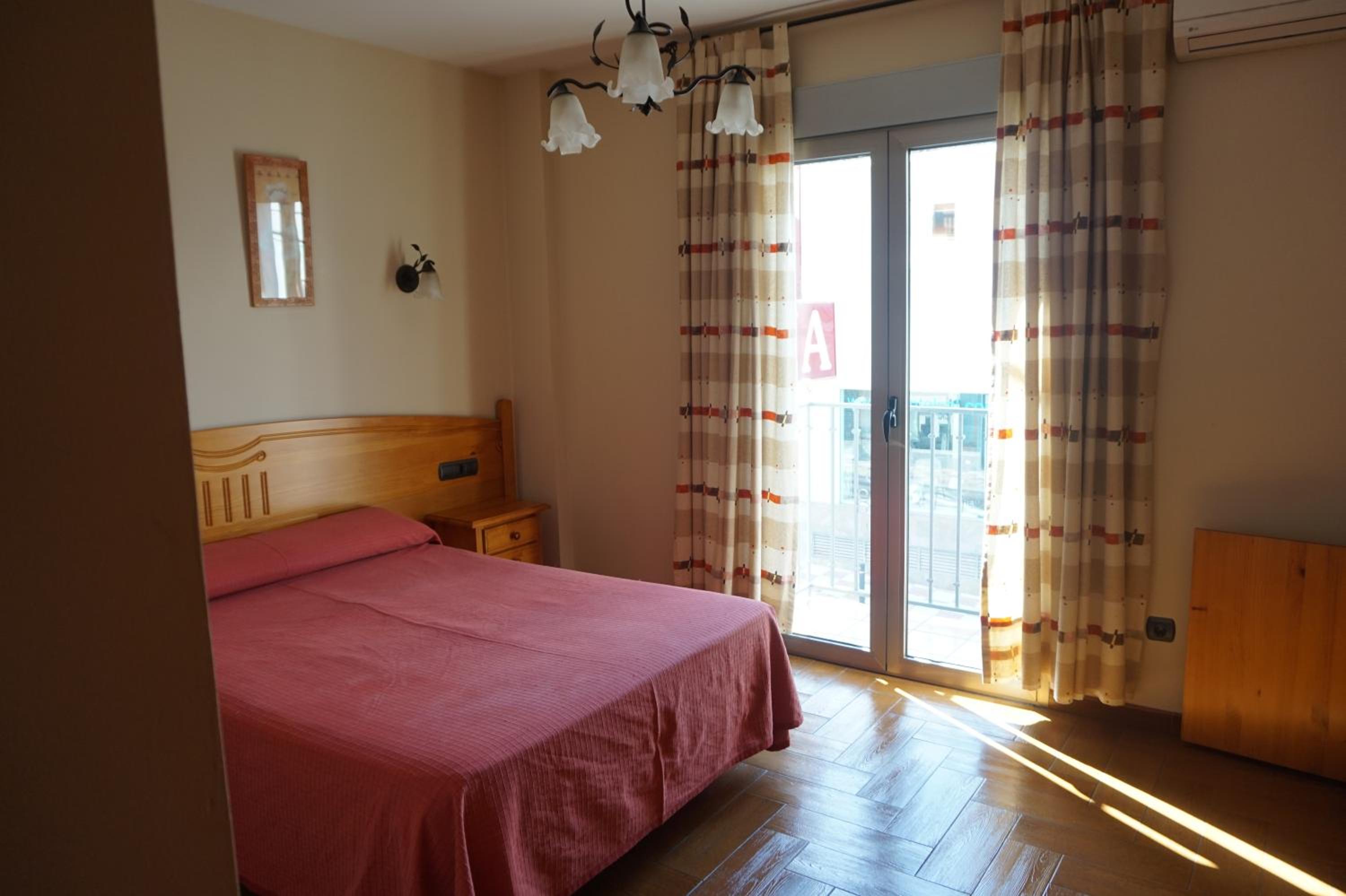 Double or Twin Room - Photo 6
