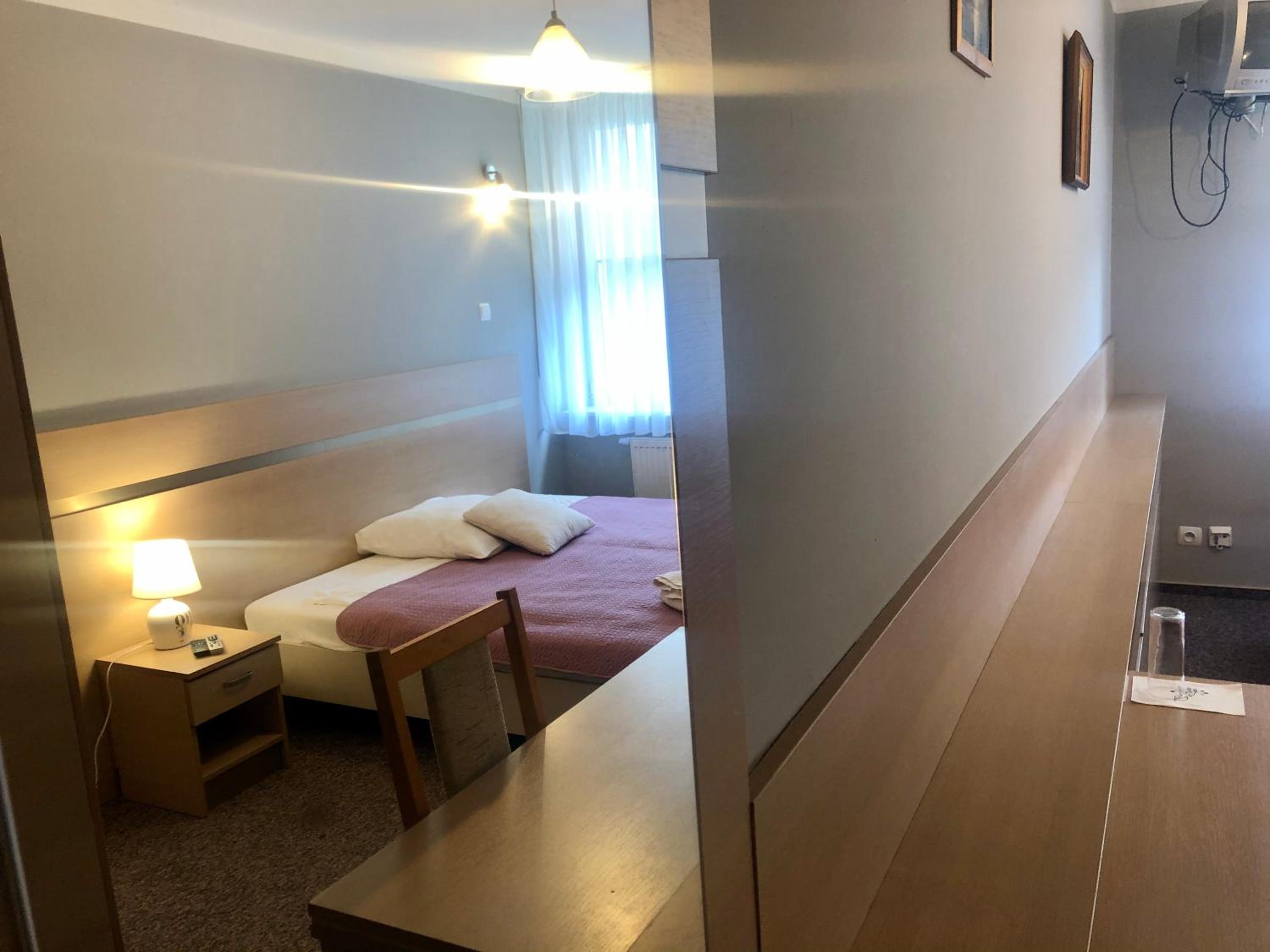 Twin Room - Photo 19