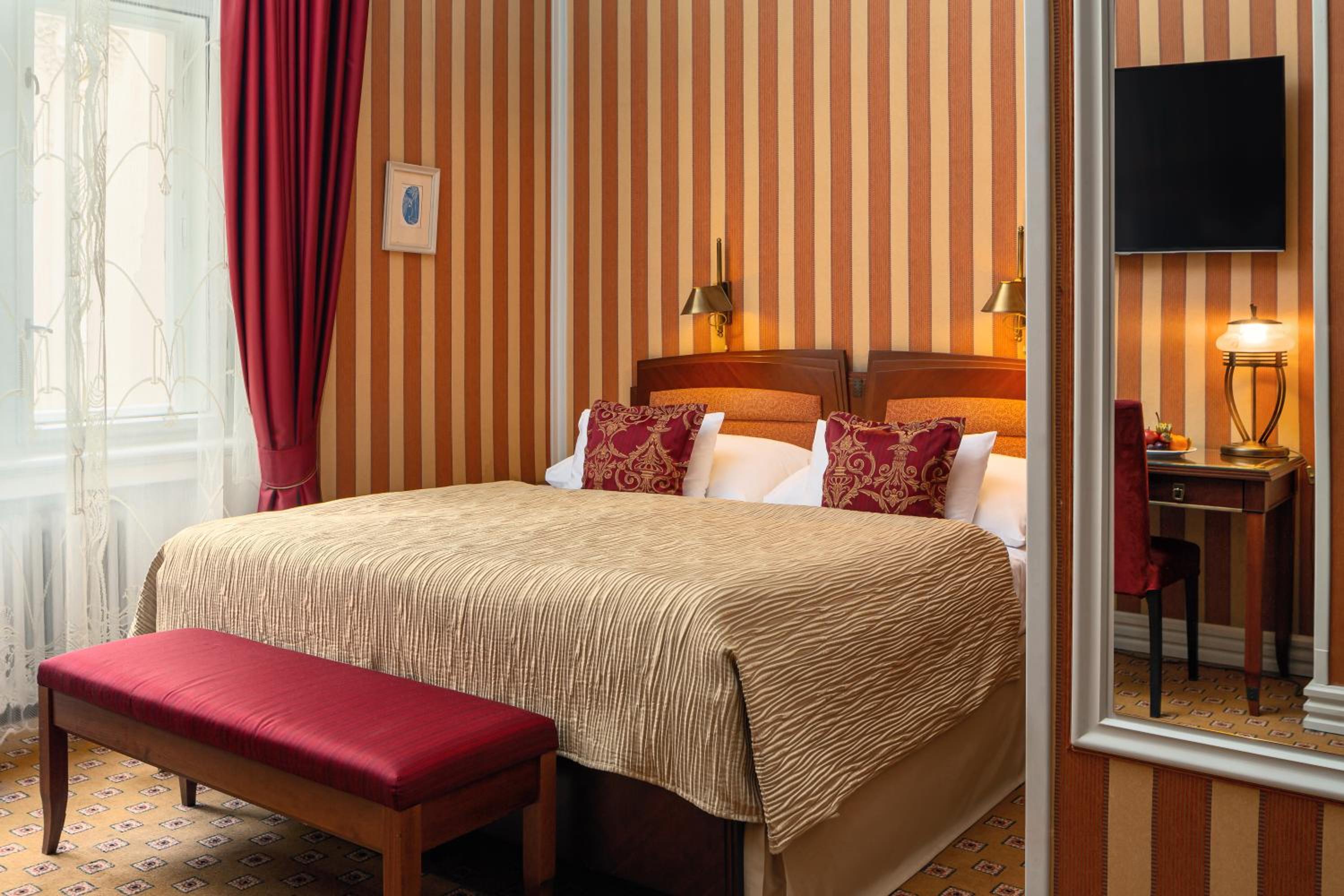 Deluxe Double or Twin Room - Photo 3