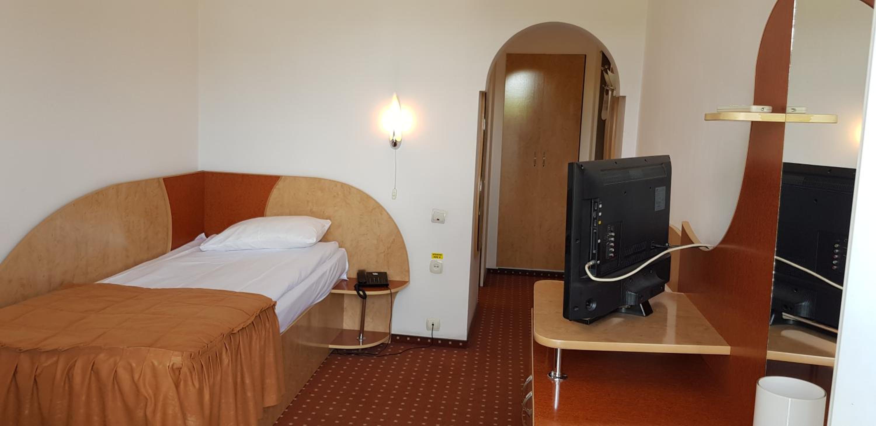 Standard Single Room with Mountain View photo 2