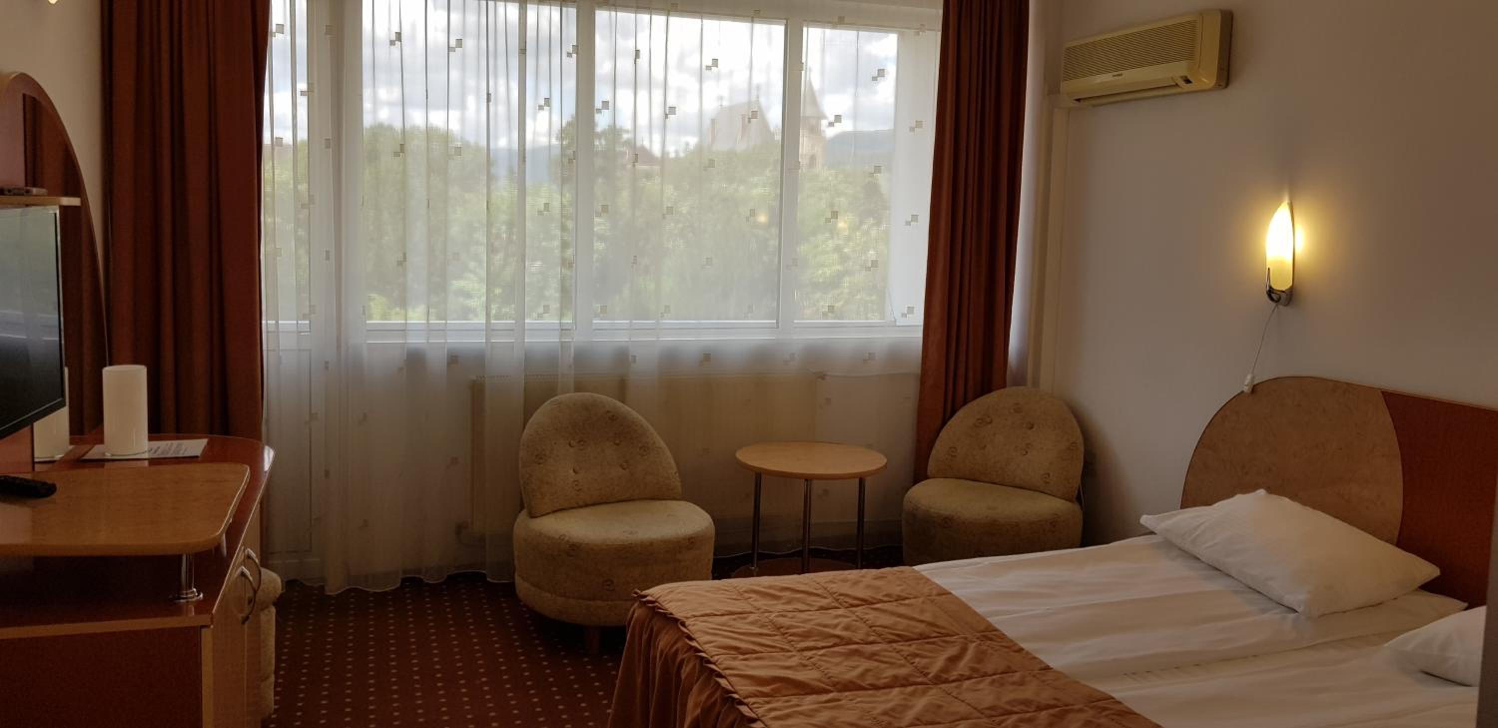 Queen Room with Balcony - Photo 1