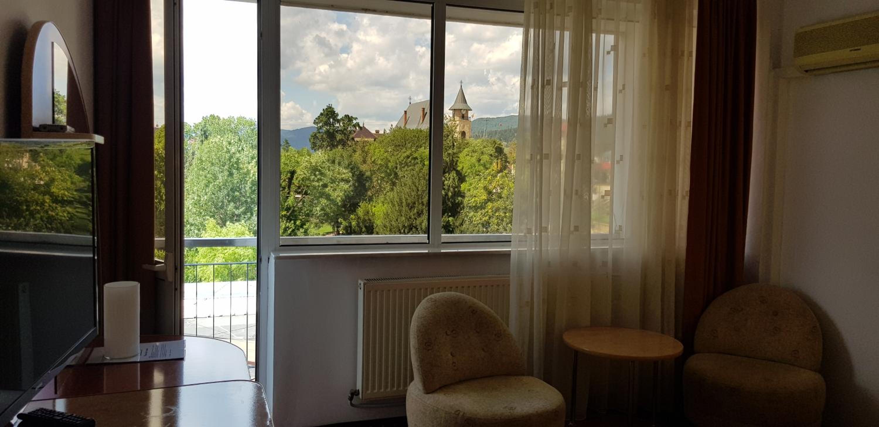 Queen Room with Balcony - Photo 3