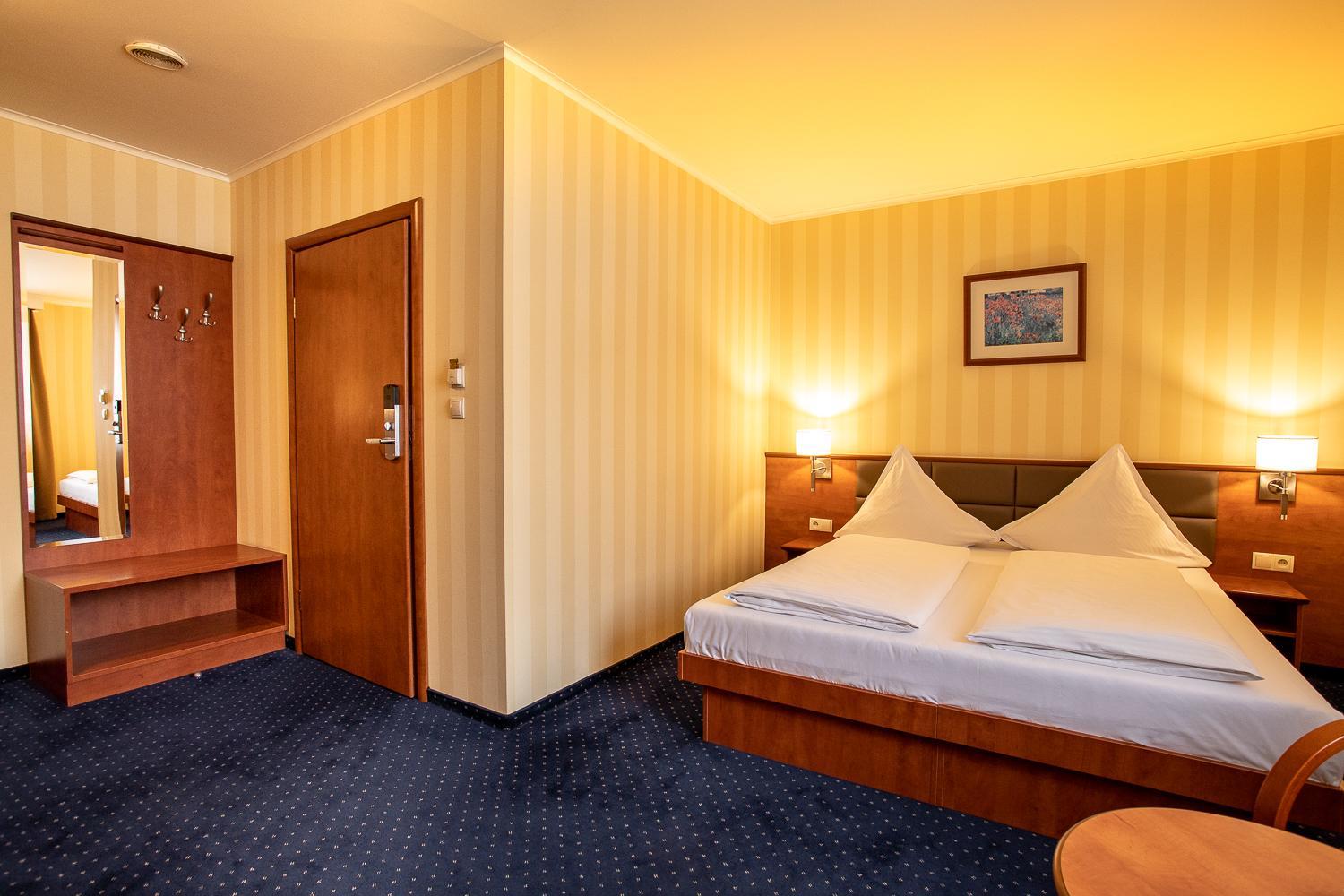 Double Room - Photo 7