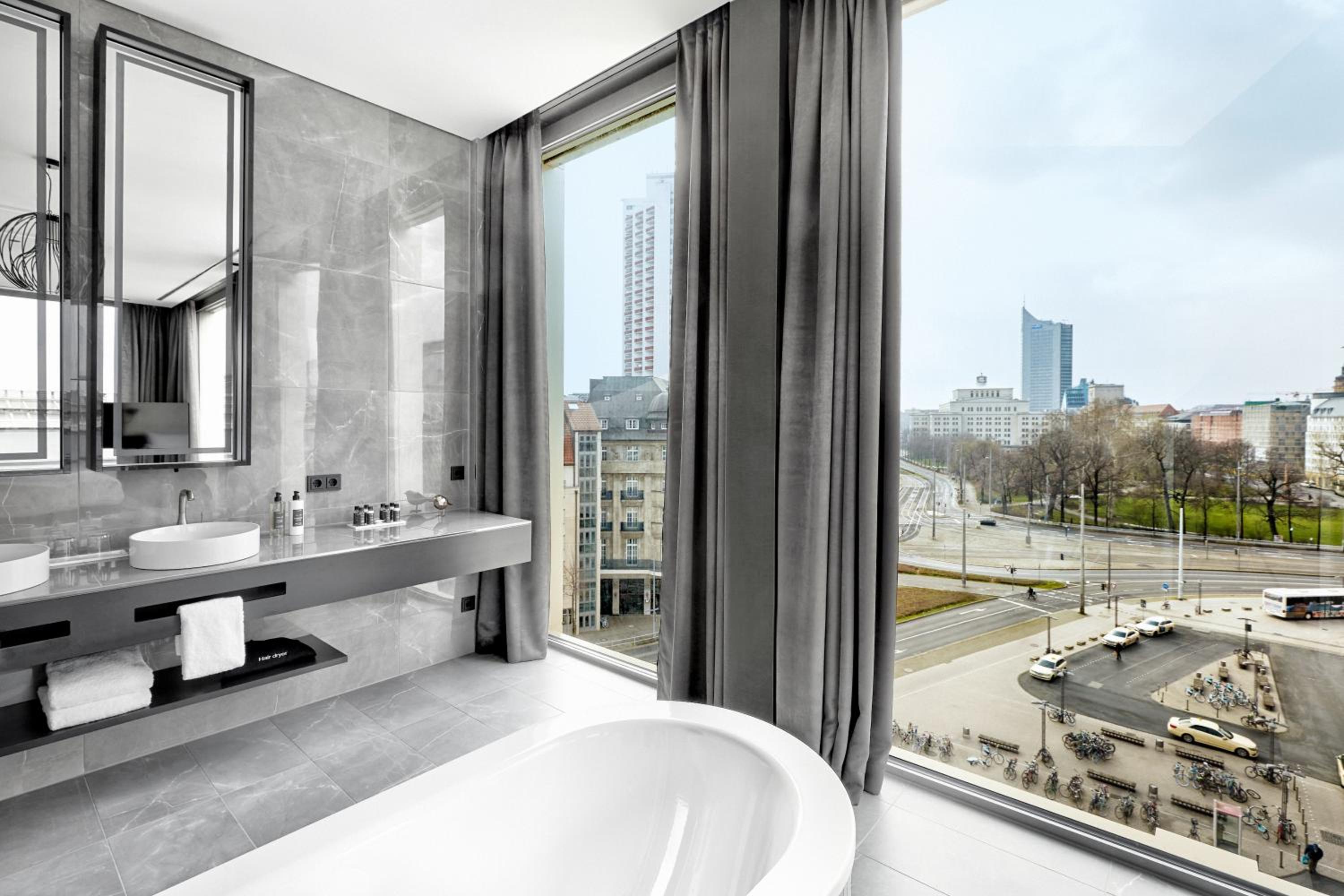 Suite - Photo 2