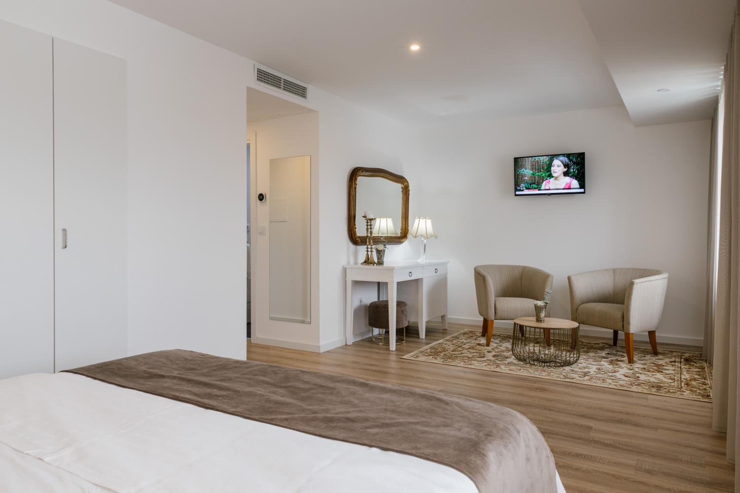 Deluxe Double Room - Photo 4