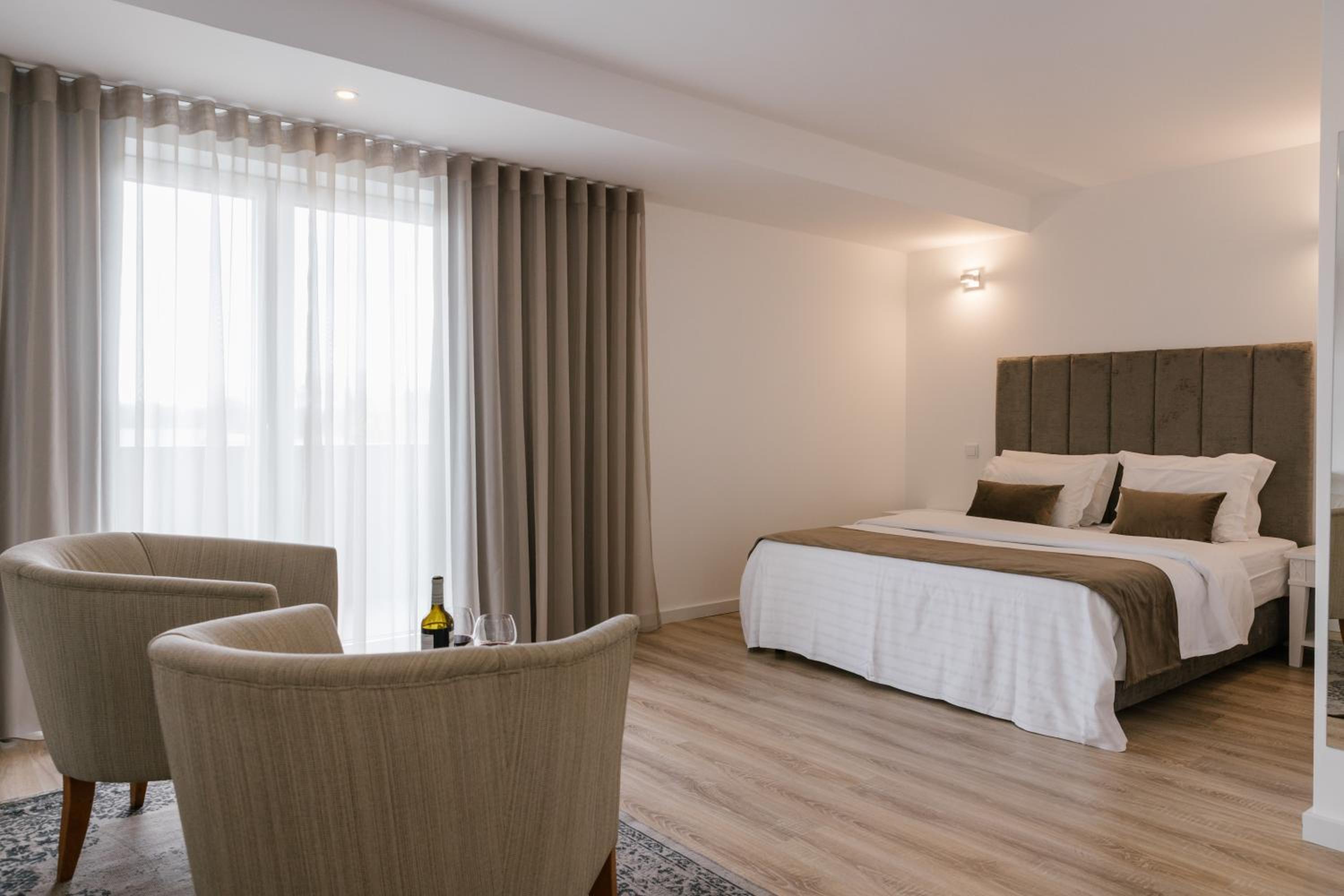 Deluxe Double Room with Balcony - Photo 2