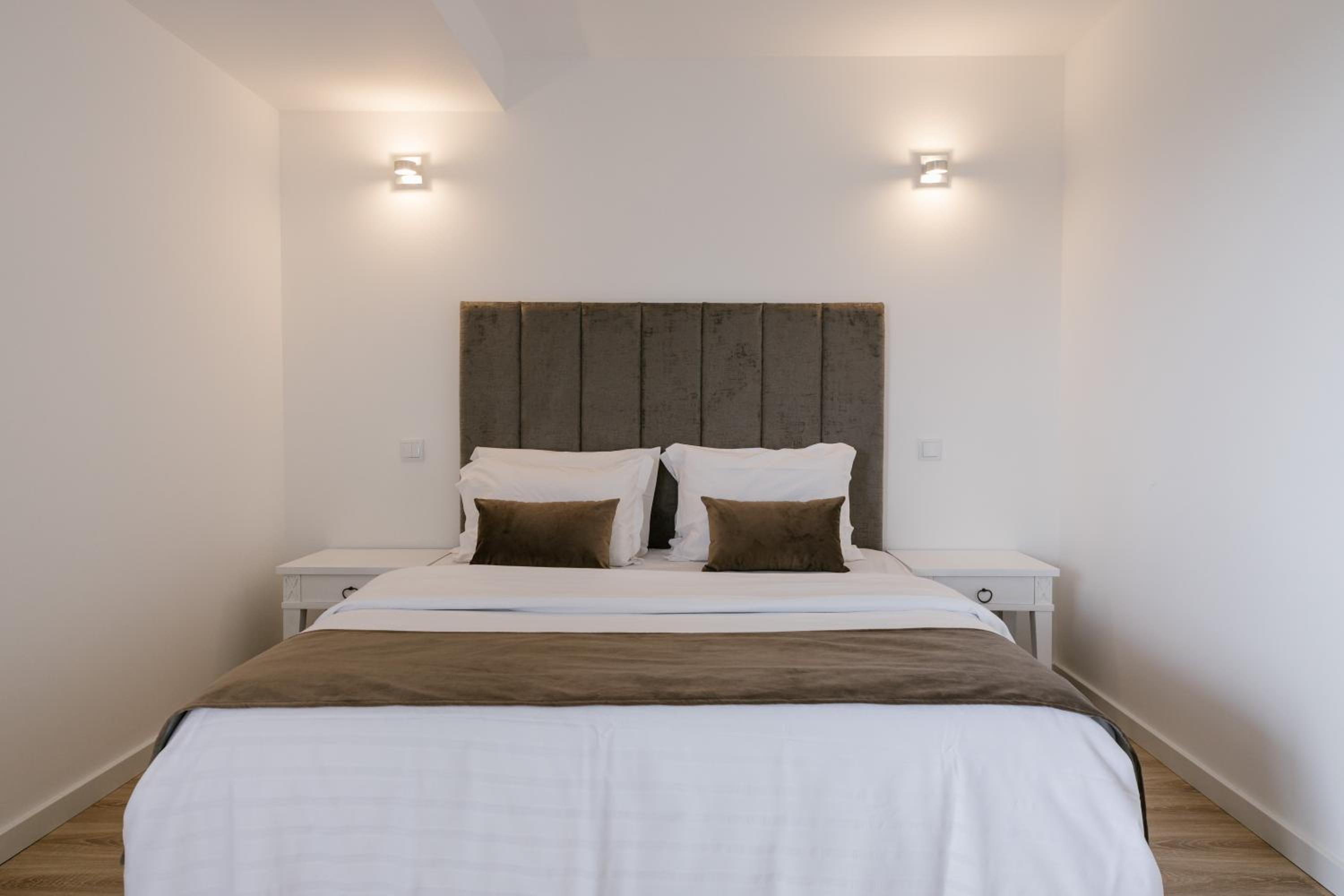 Deluxe Double Room with Balcony - Photo 1