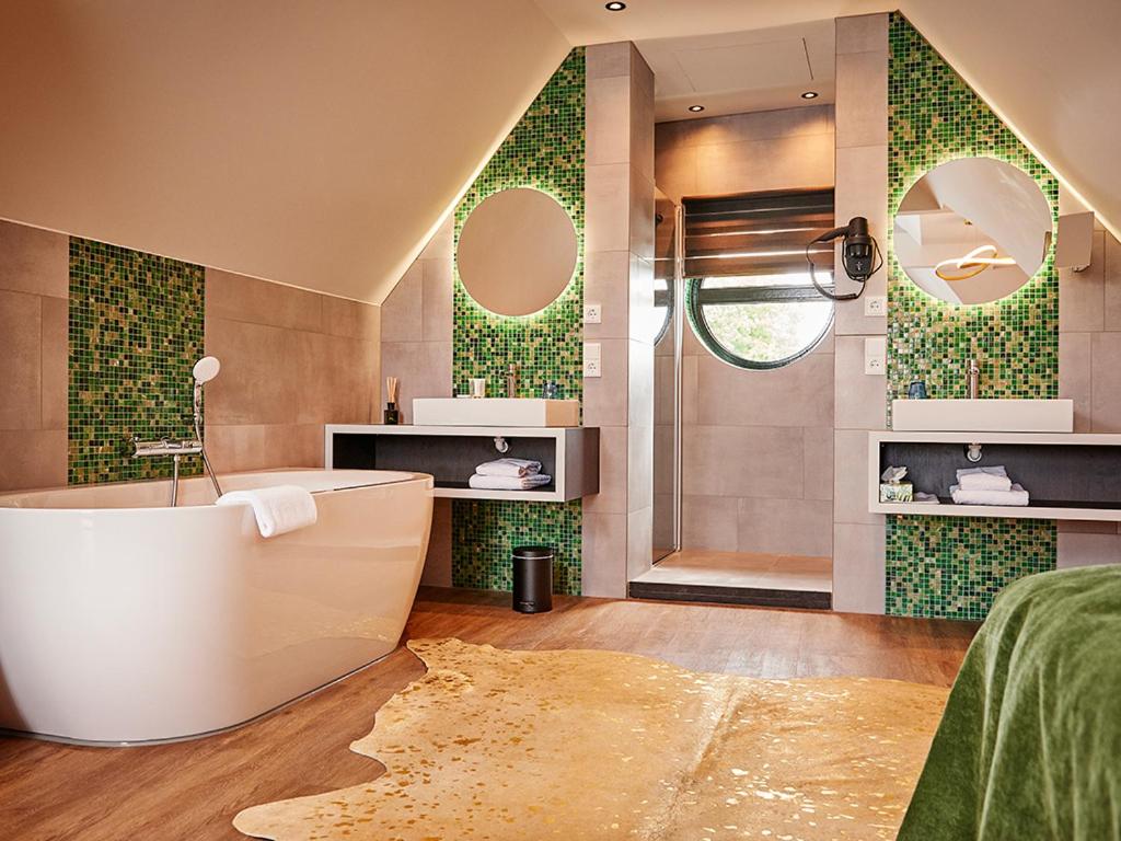 Superior Suite - Photo 5