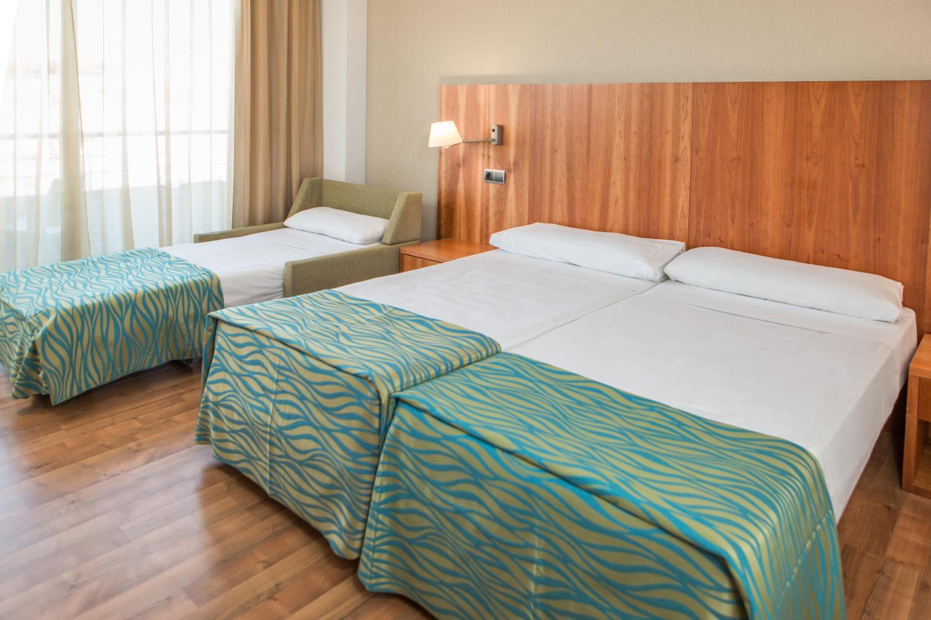 Habitación Familiar Estándar (2 adultos + 1 niño)