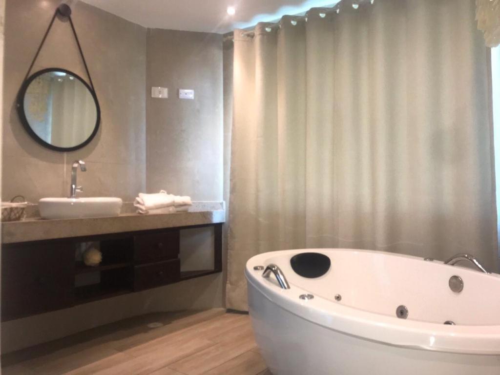 Luxury Double Room with Spa Bath and Sea View photo 3