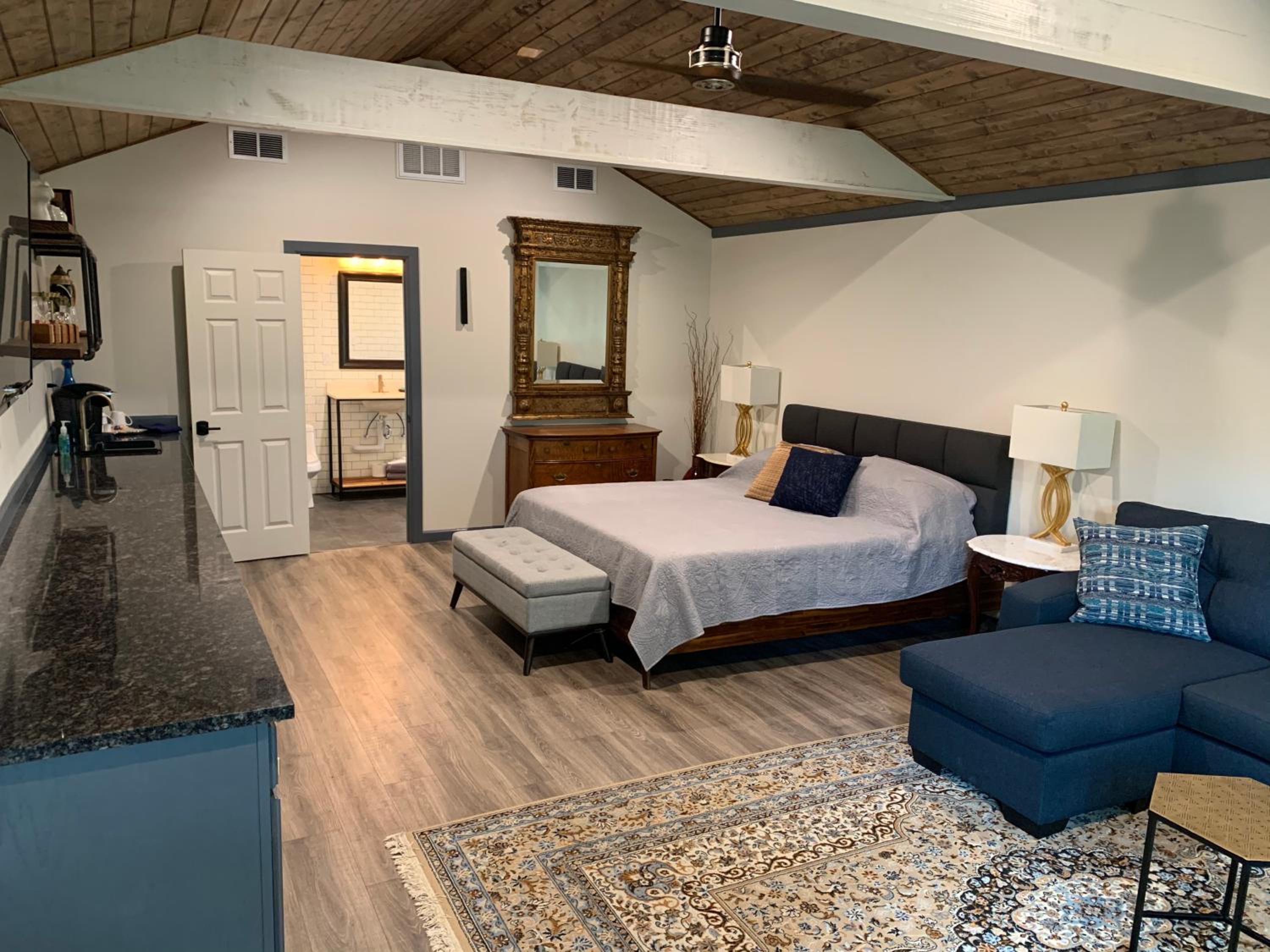 Deluxe King Room