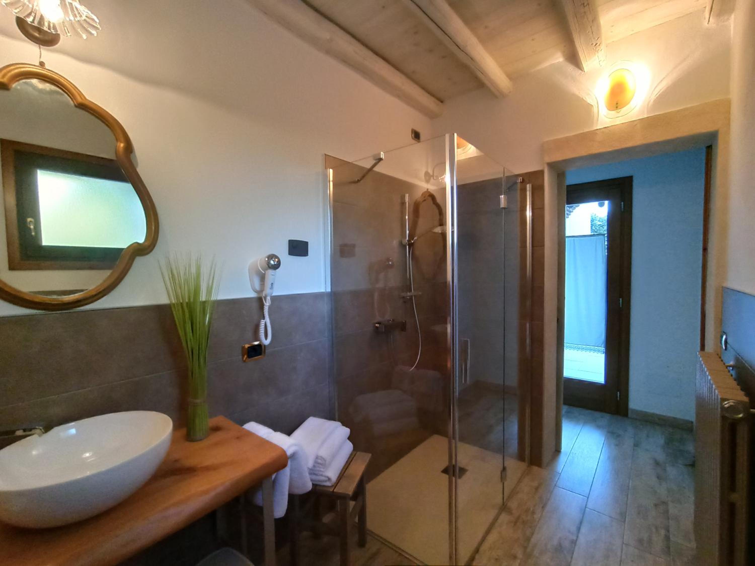 Deluxe Triple Room photo 2