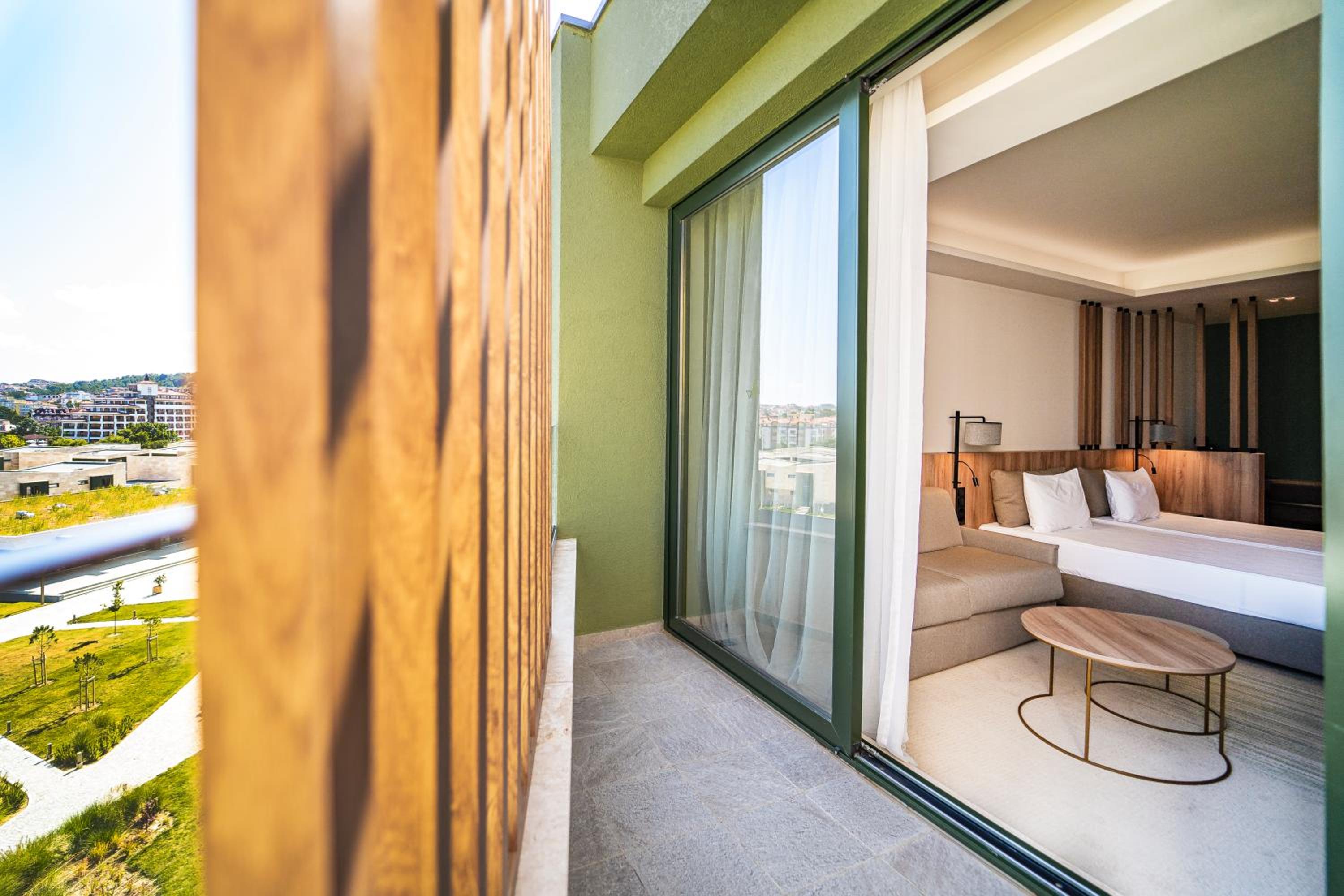 Double Room with Partial Sea View (2 Adults + 2 Children) -  Free Parking & Beach Access - Photo 4