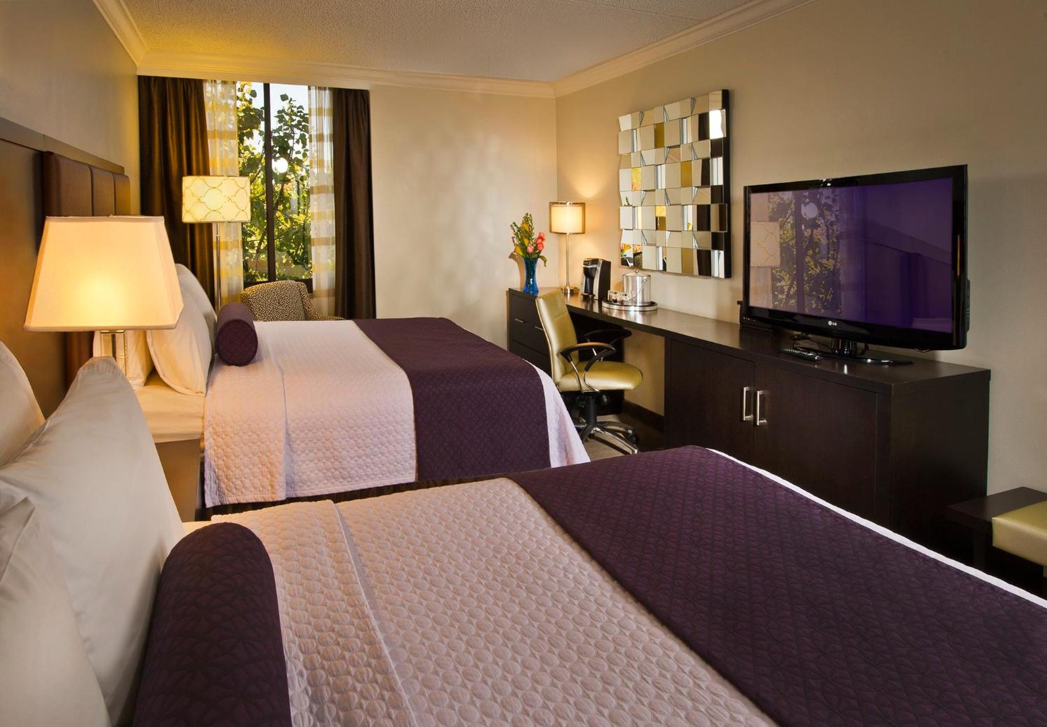Standard Room with Two Queen Beds - Photo 2