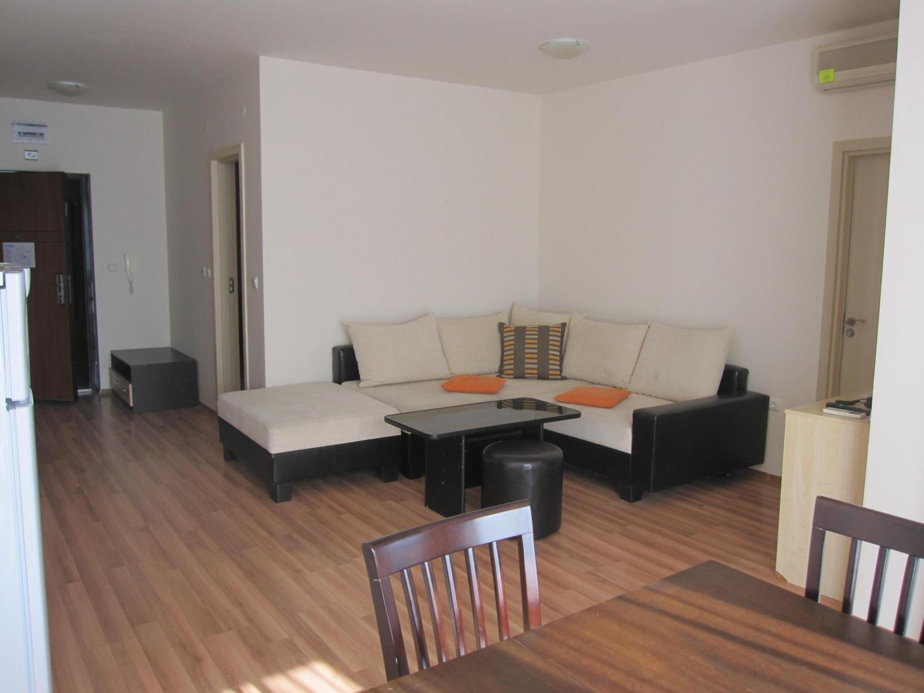 One-Bedroom Apartment with Balcony