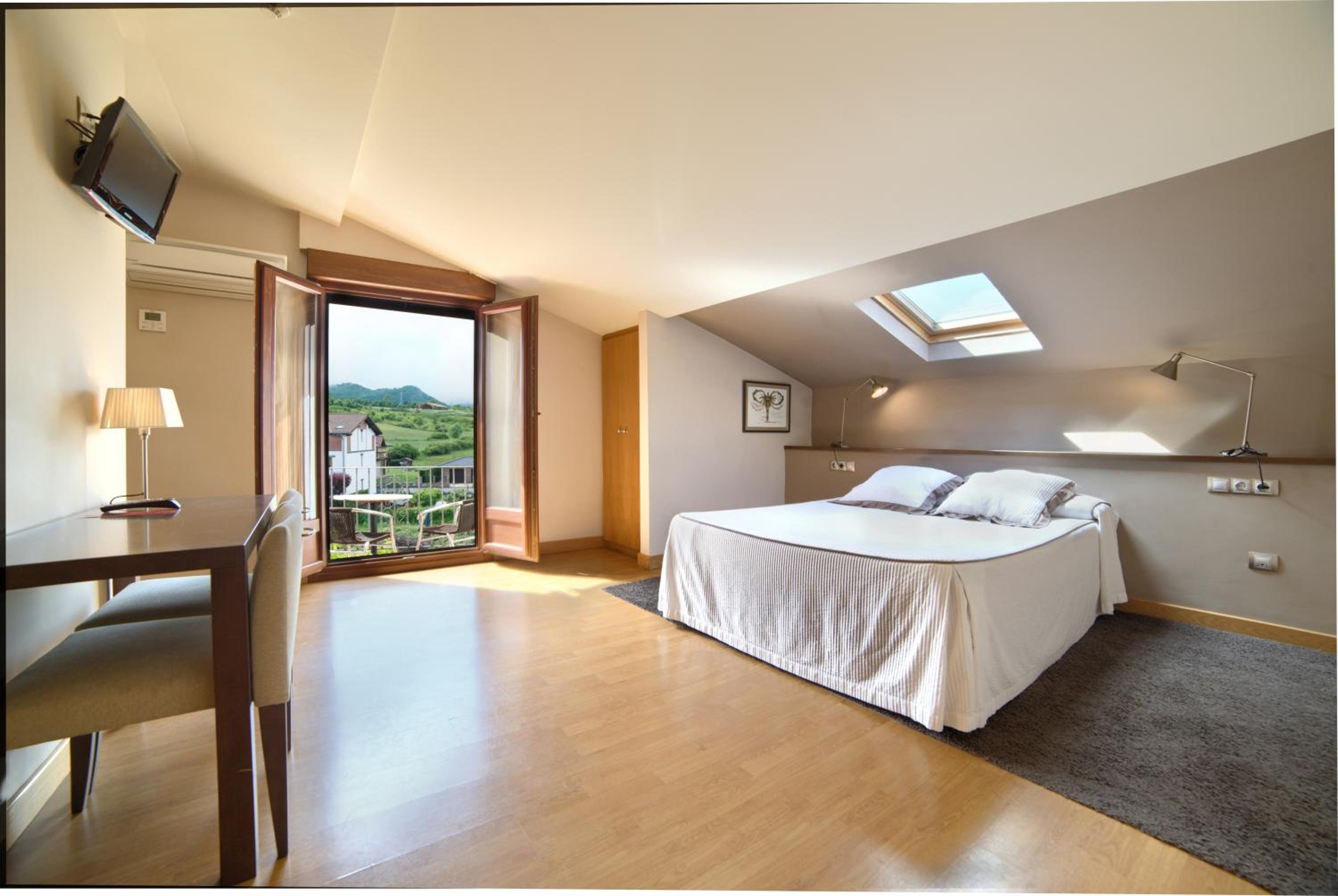 Queen Room - Photo 2