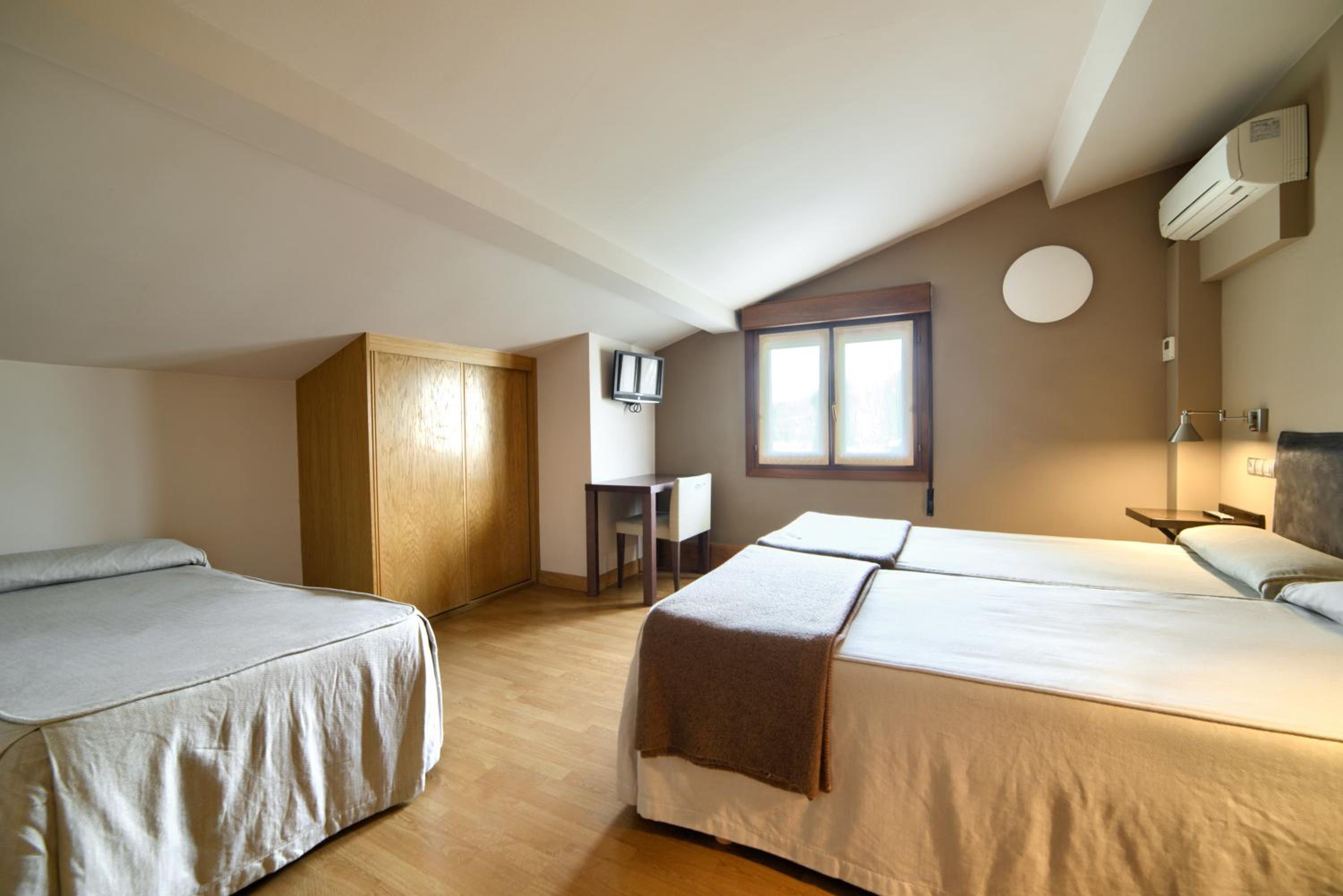 Twin Room - Photo 4