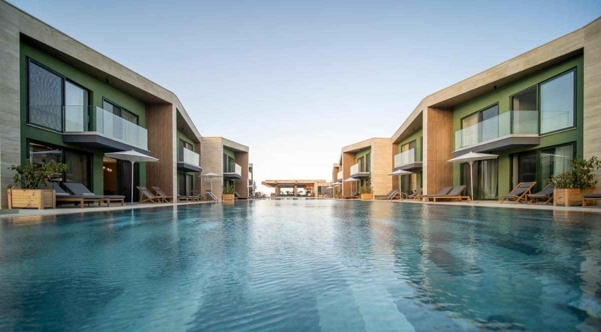 Villa with Private Pool - Photo 1