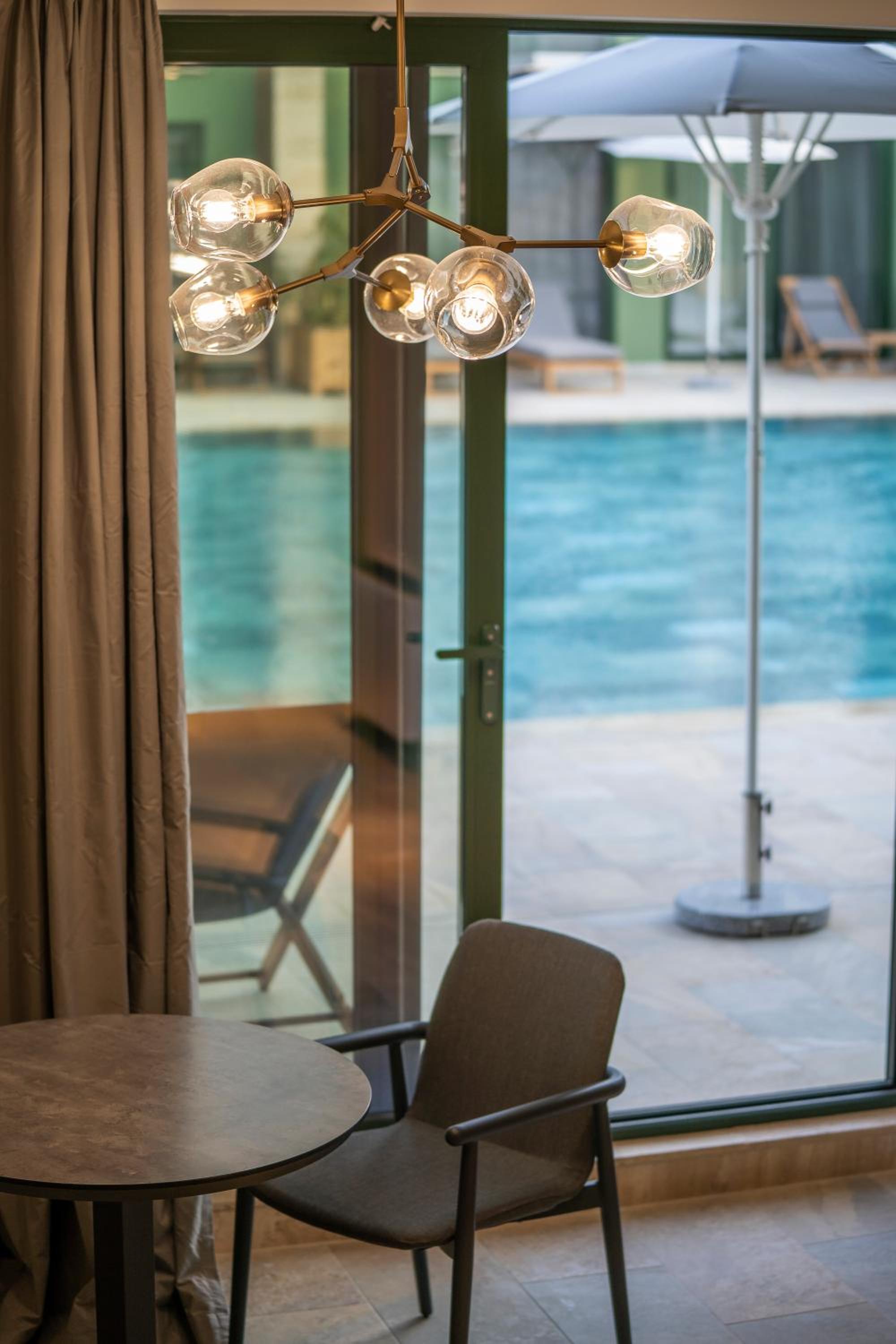 Villa with Private Pool - Photo 8
