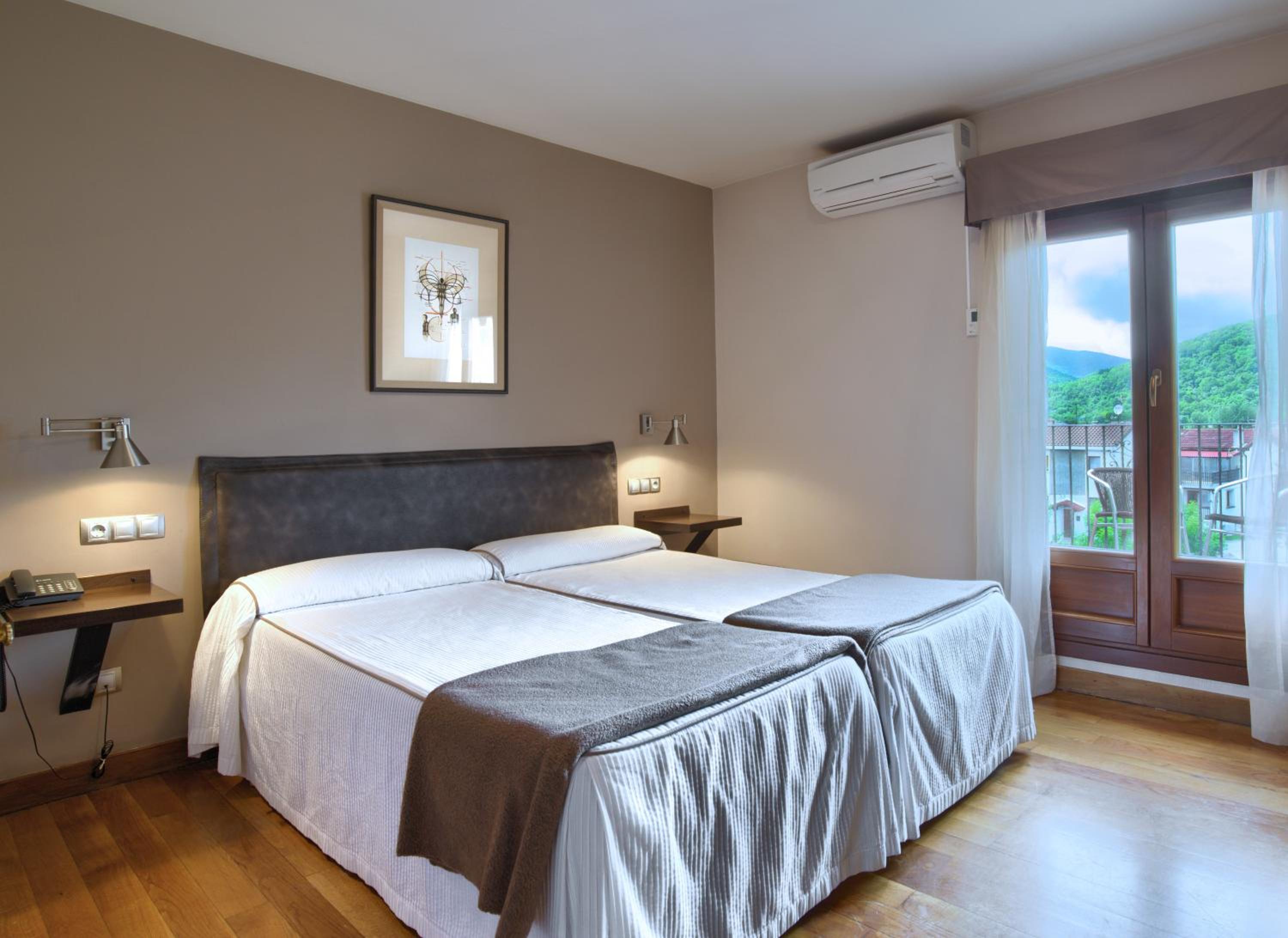 Twin Room - Photo 2
