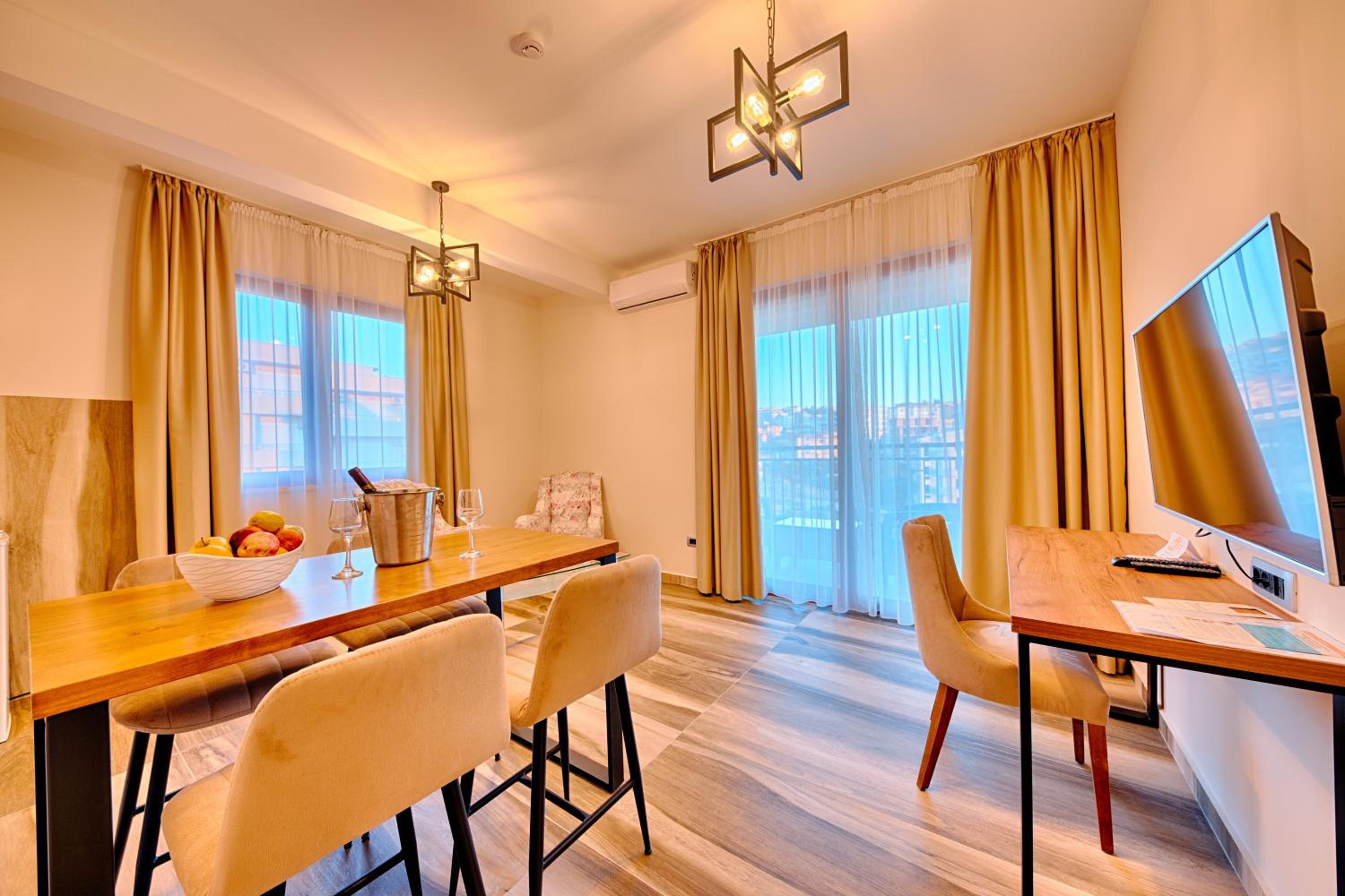 Superior Suite with Sea View - Photo 4