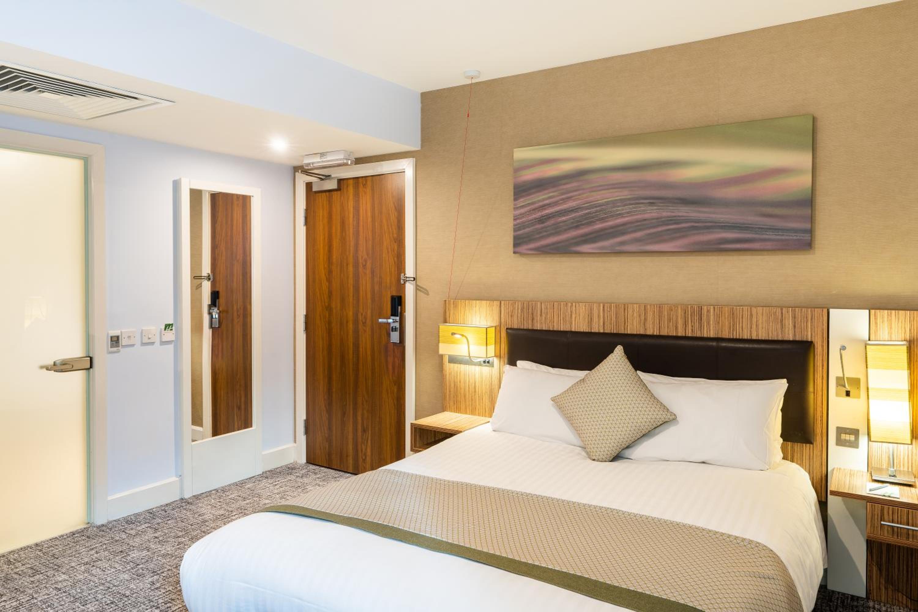 Premium King Room - Photo 6