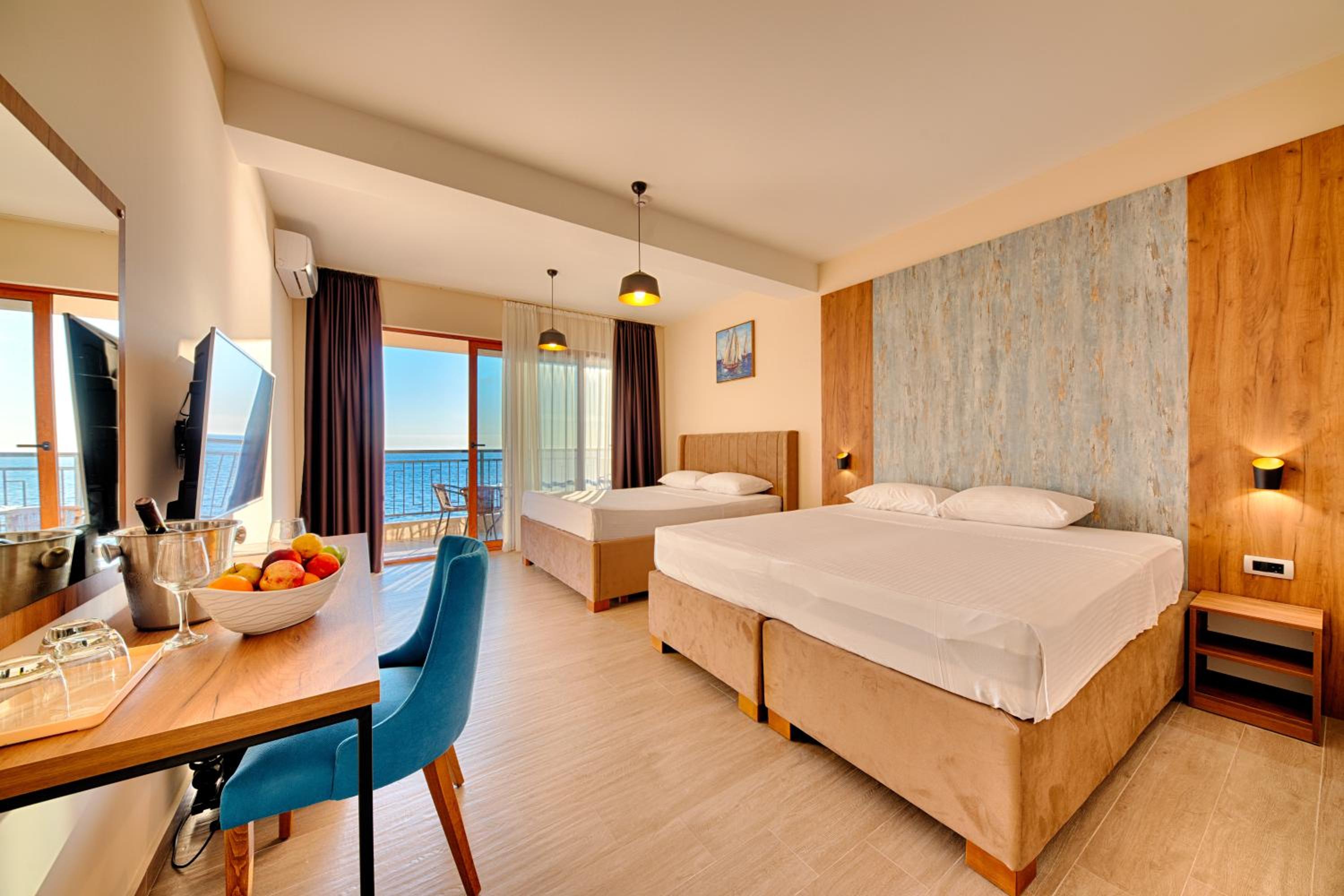 Deluxe Family Room with Terrace and Sea View - Photo 2