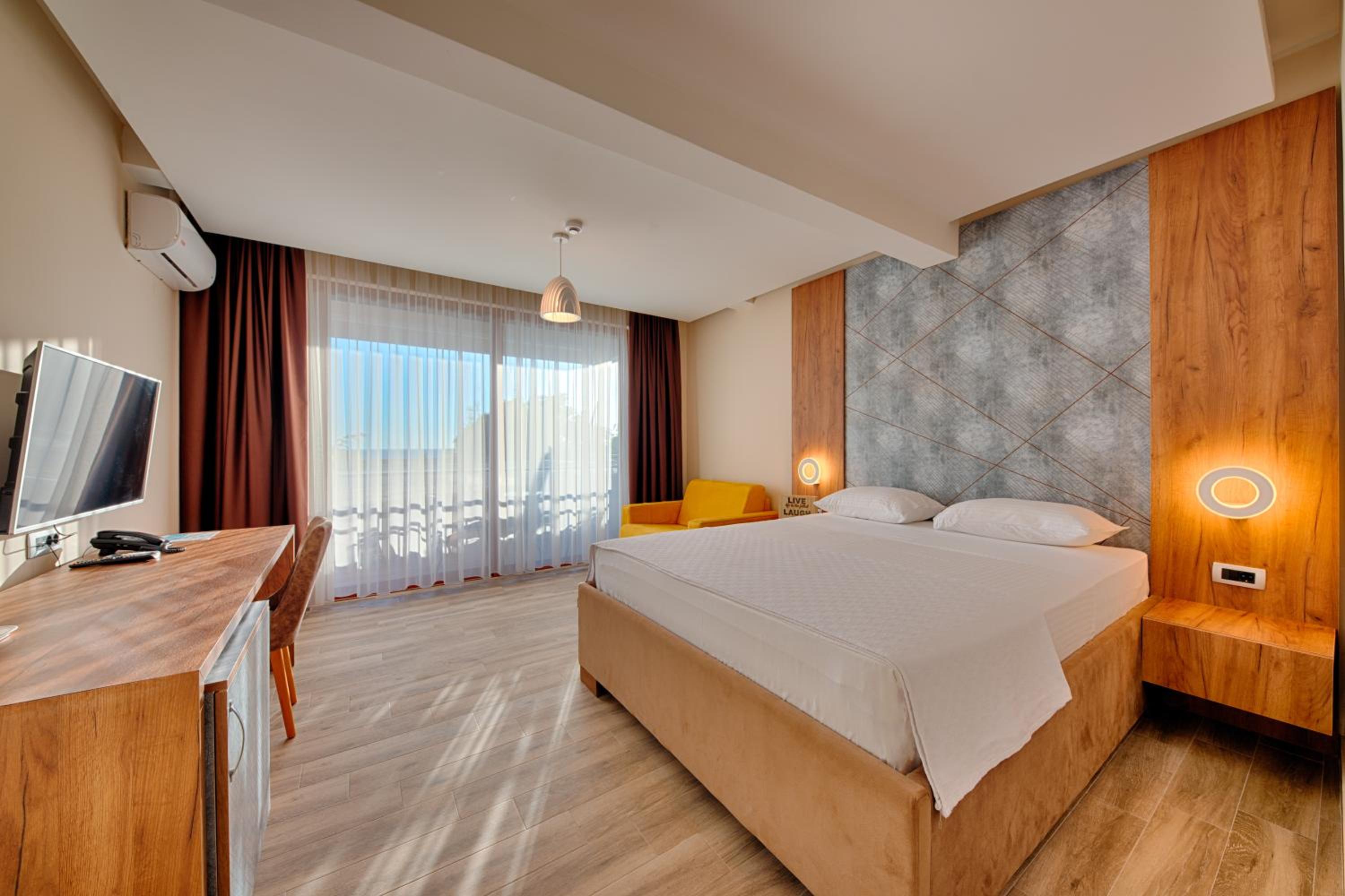 Superior Double Room with Balcony and Sea View