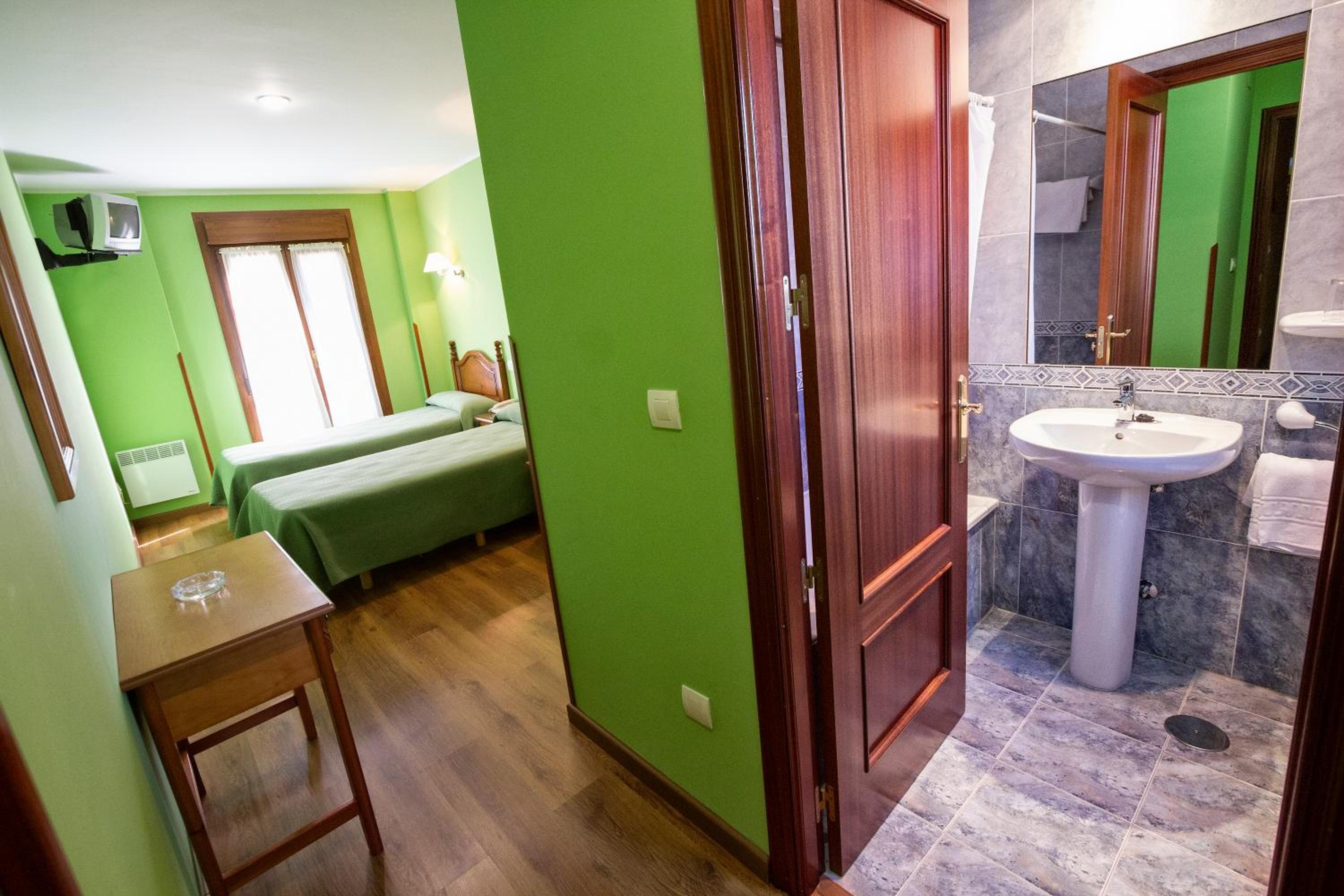 Double or Twin Room - Photo 18
