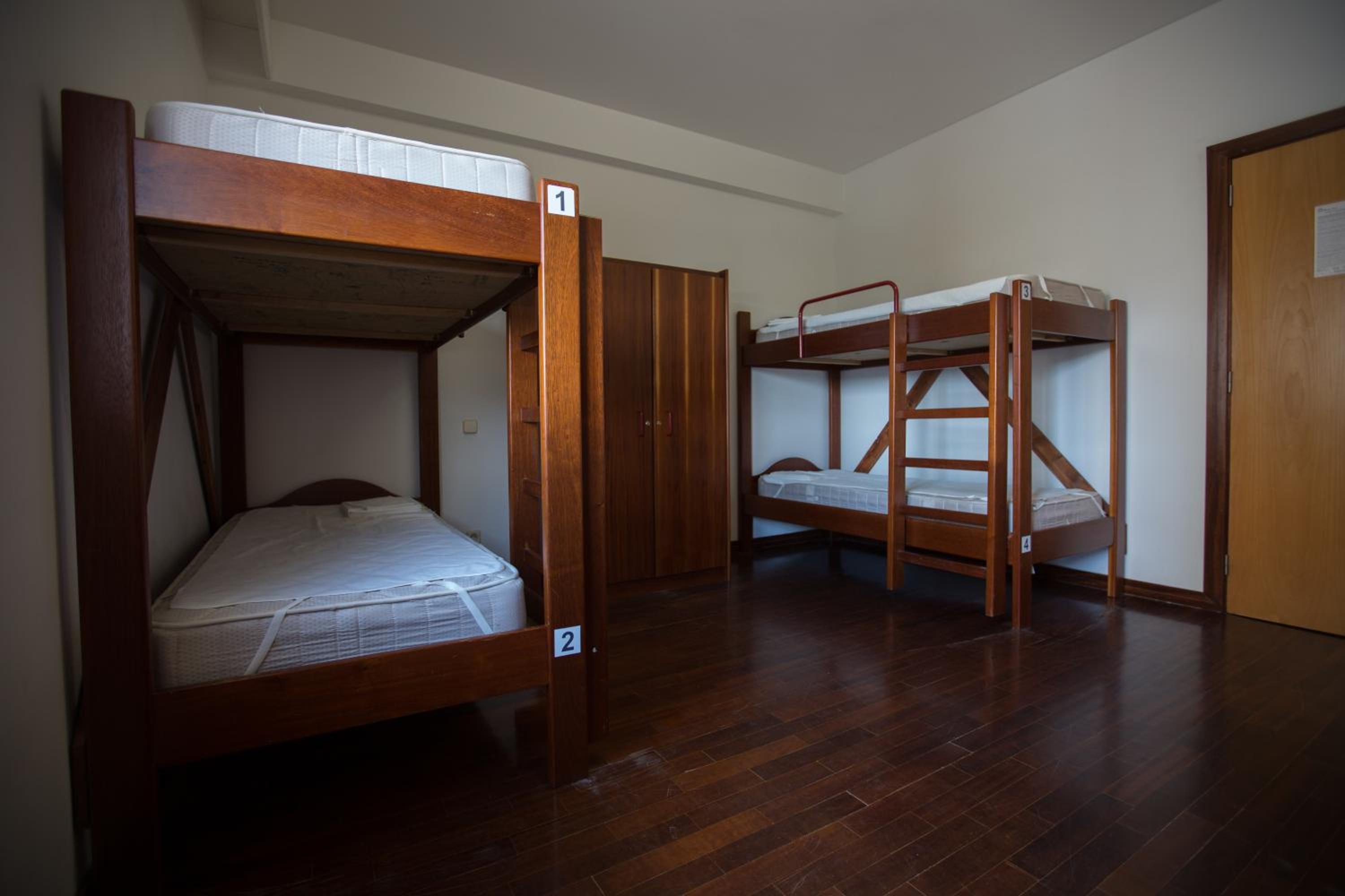 Bed in 6-Bed Male Dormitory Room photo 1