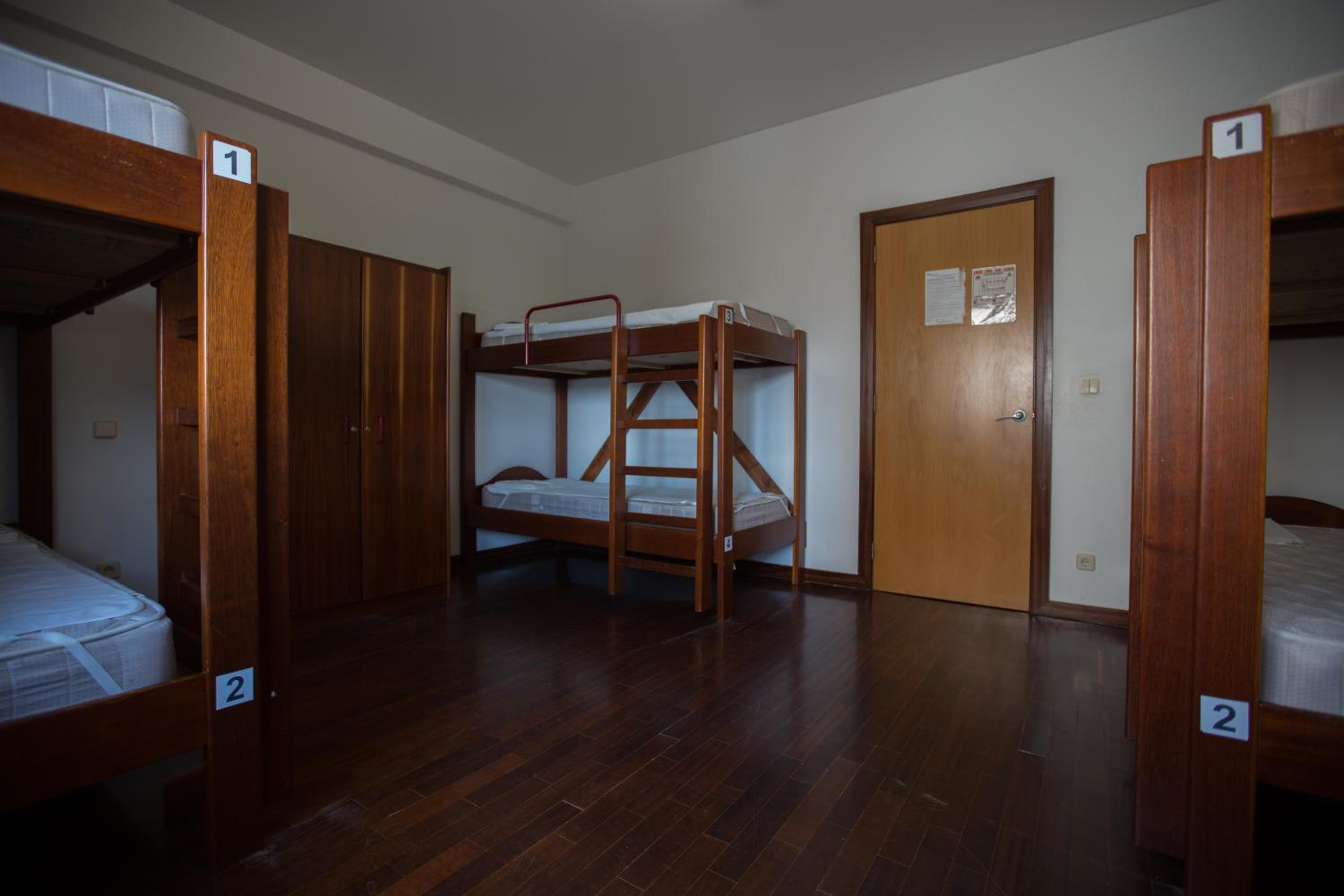 Bed in 6-Bed Male Dormitory Room photo 3