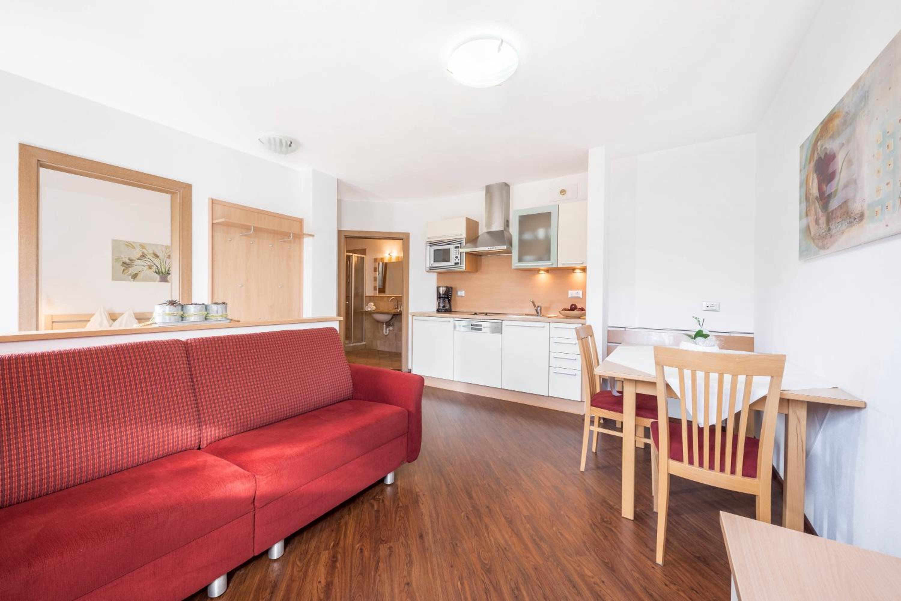 One-Bedroom Apartment with Garden photo 1