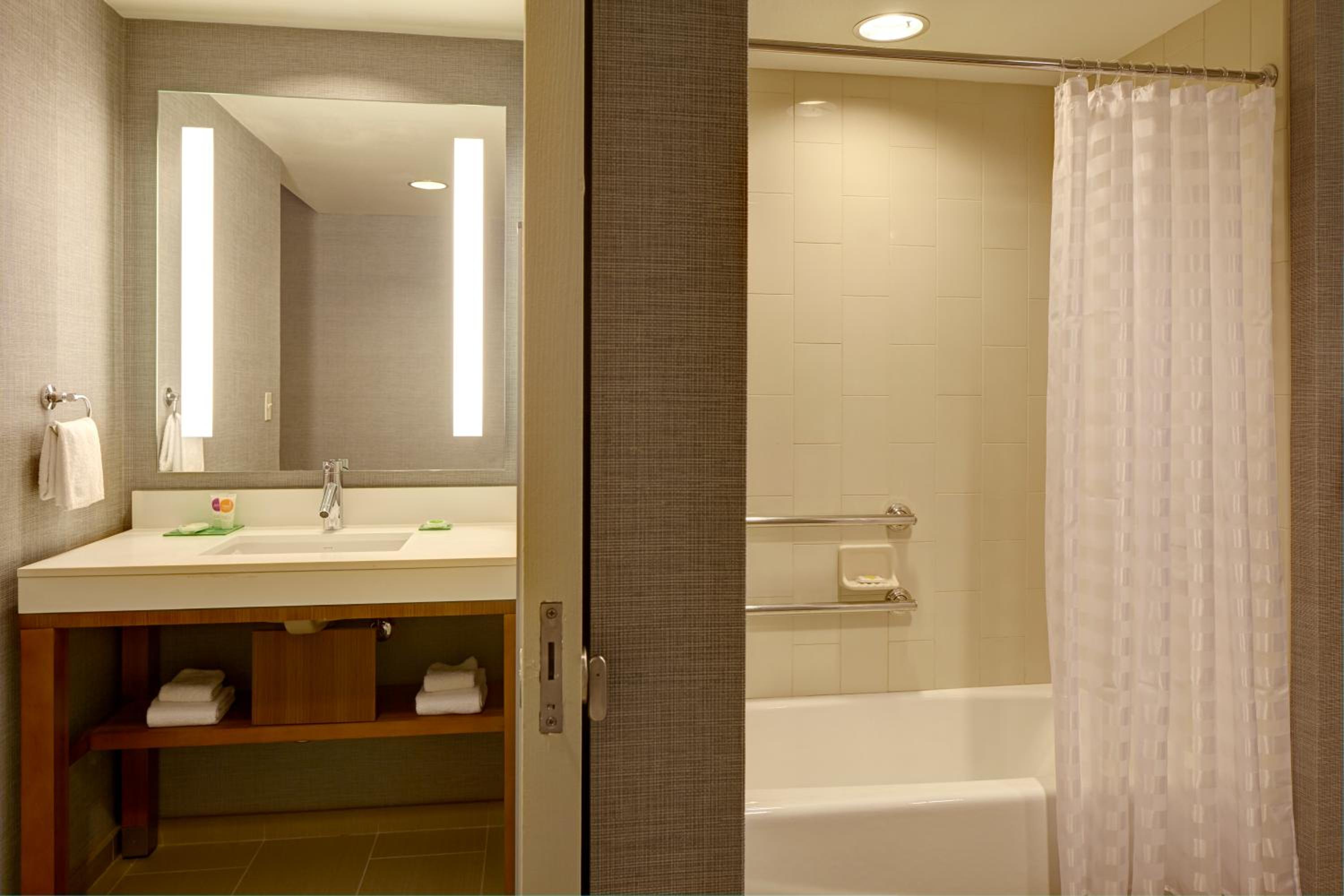 King Room with Sofa Bed and Accessible Tub - Disability Access thumbnail 5