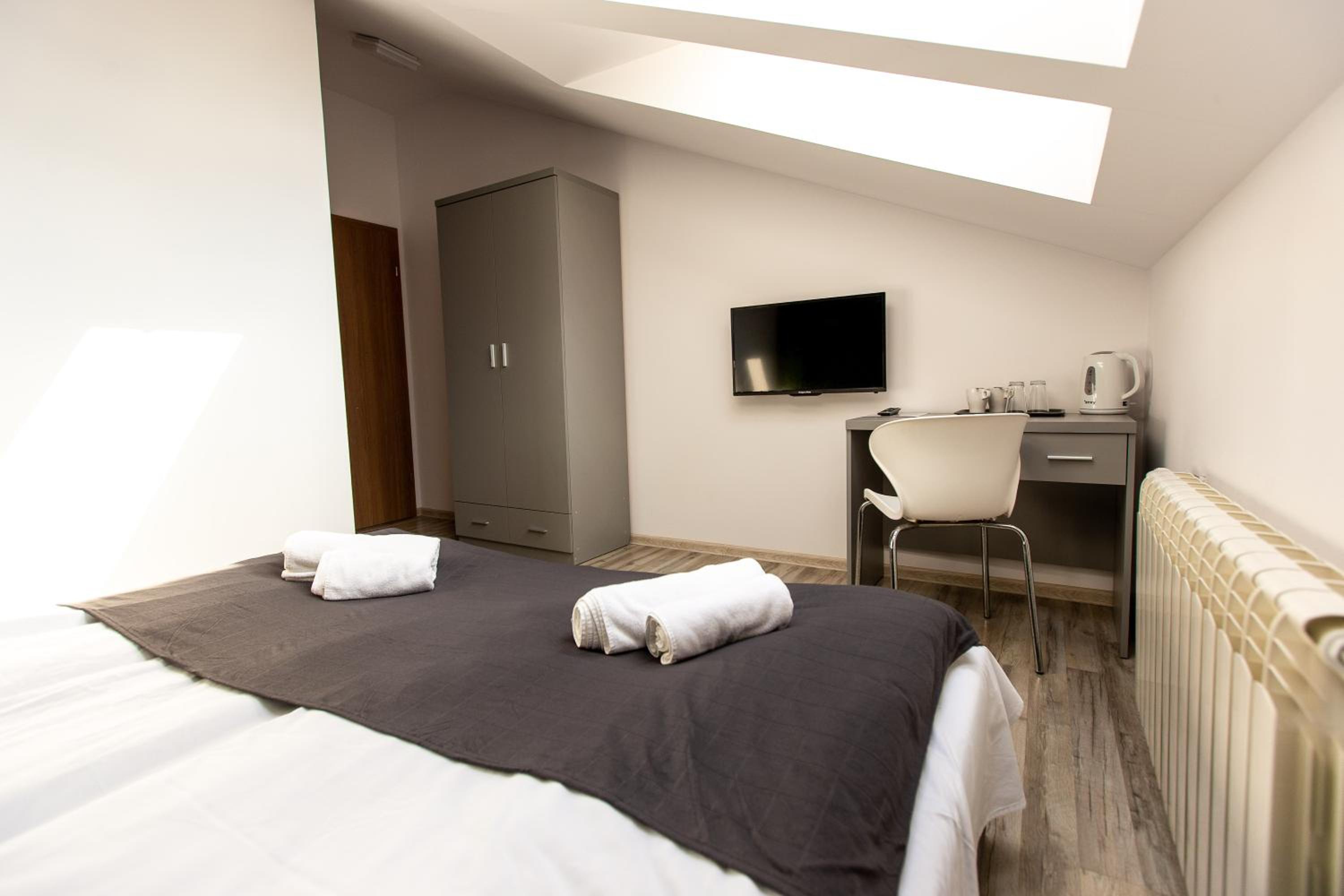 Double Room with Private Bathroom - Photo 2