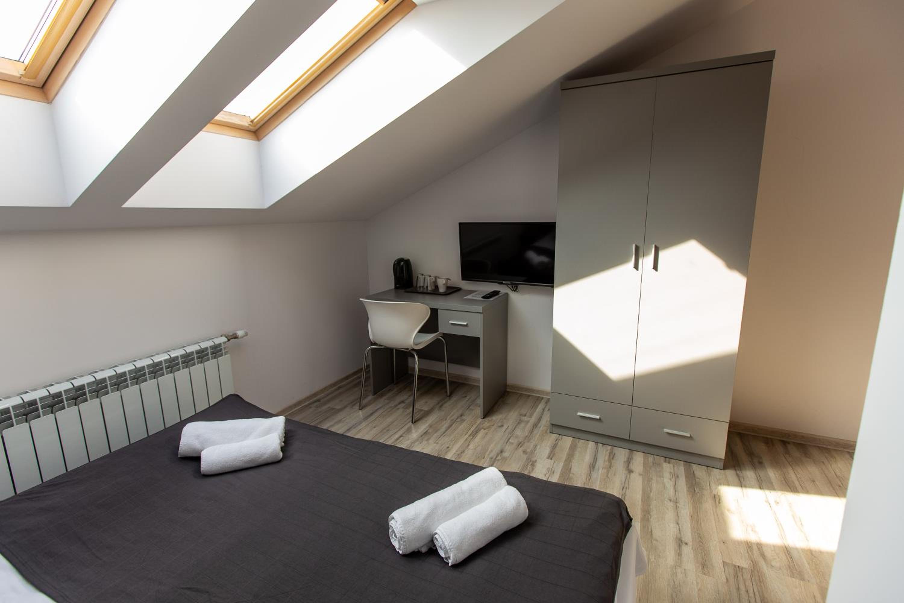 Double Room with Private Bathroom - Photo 5