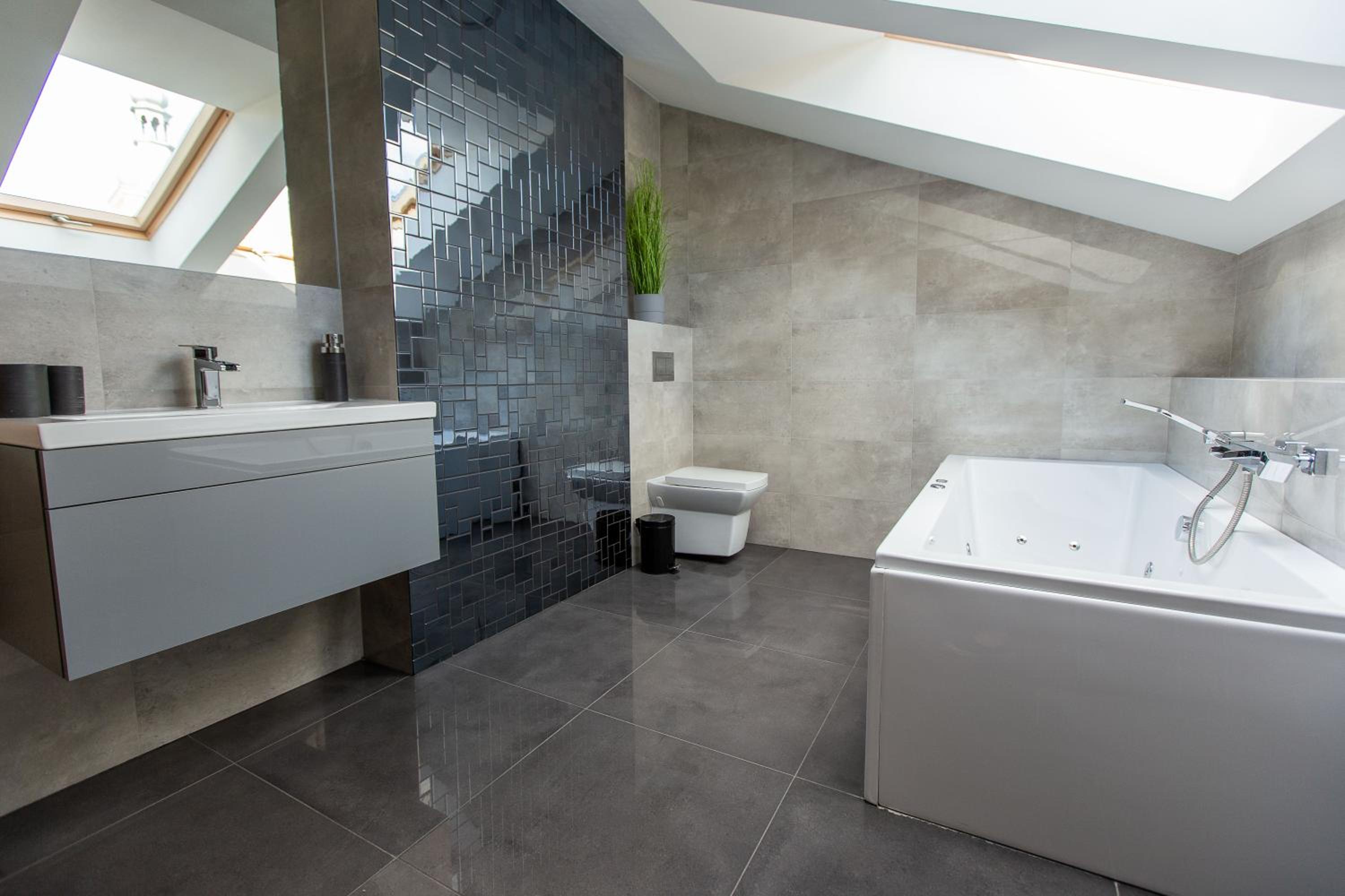Deluxe Family Suite - Photo 2