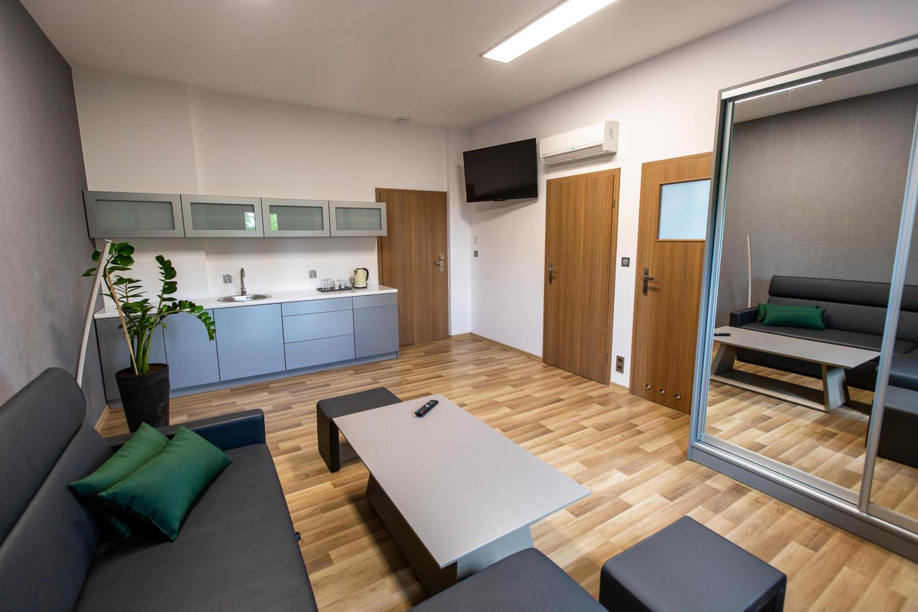 Deluxe Family Suite - Photo 3
