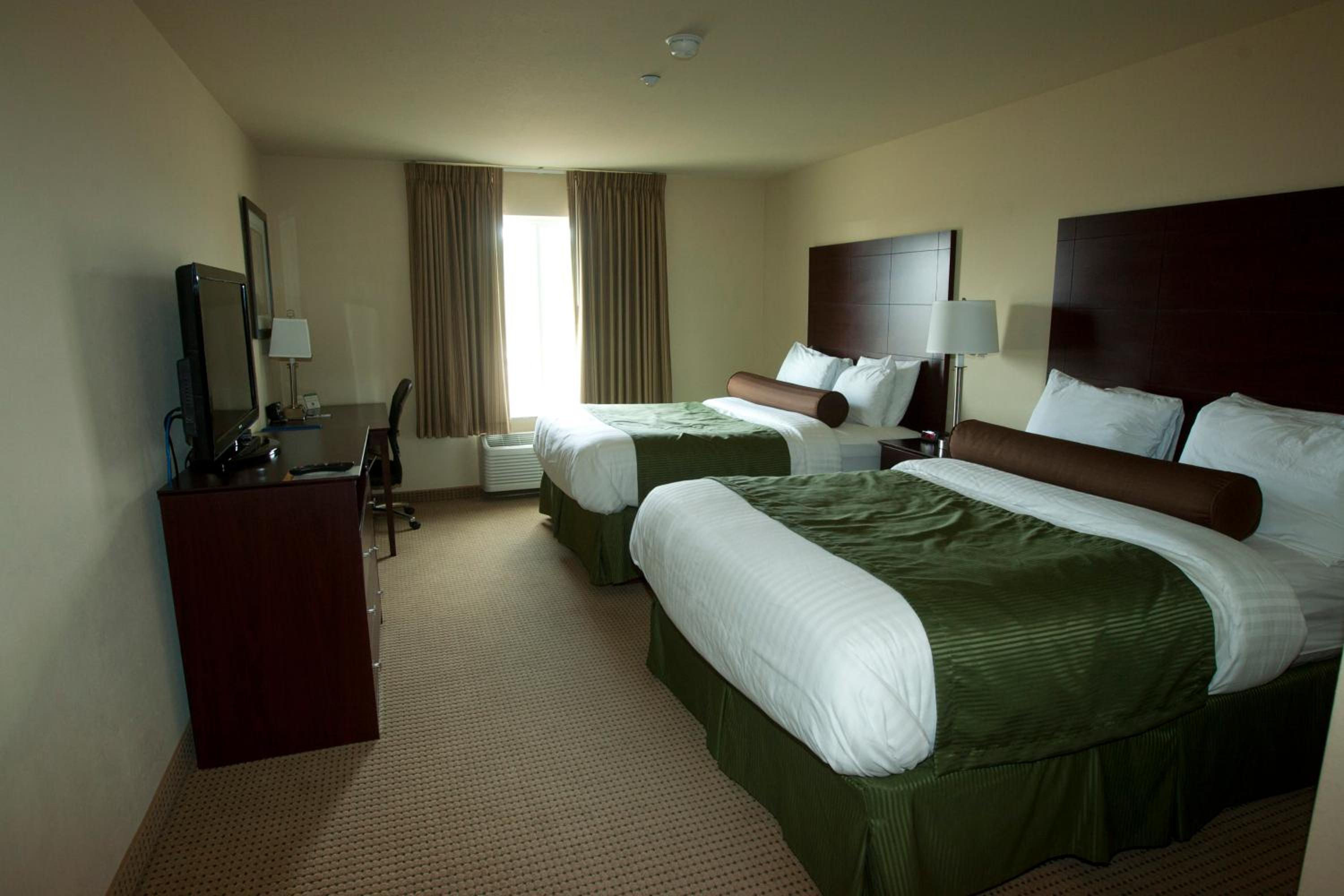 Queen Room with Two Queen Beds - Non-Smoking - Photo 2