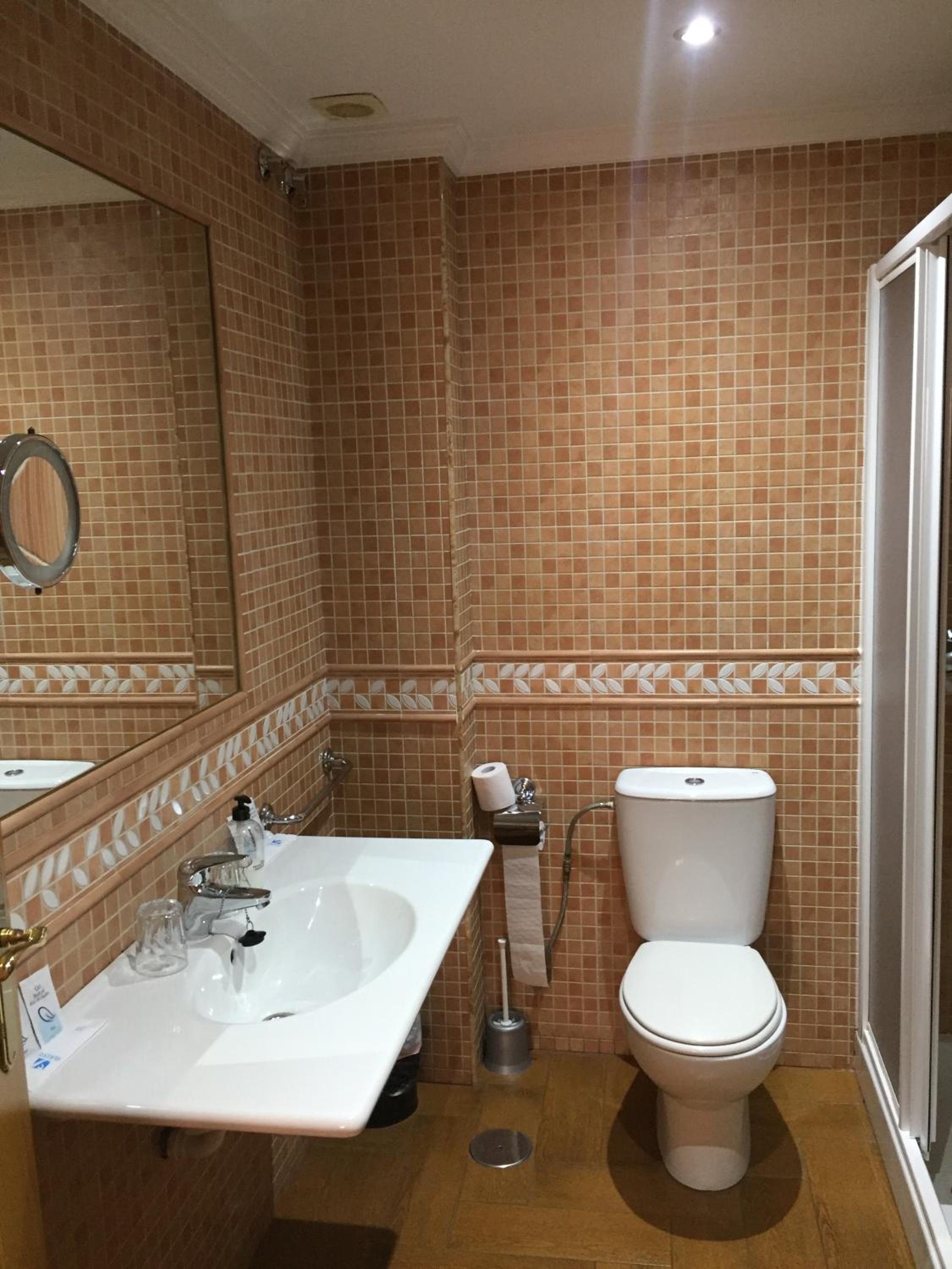 Double or Twin Room - Photo 8