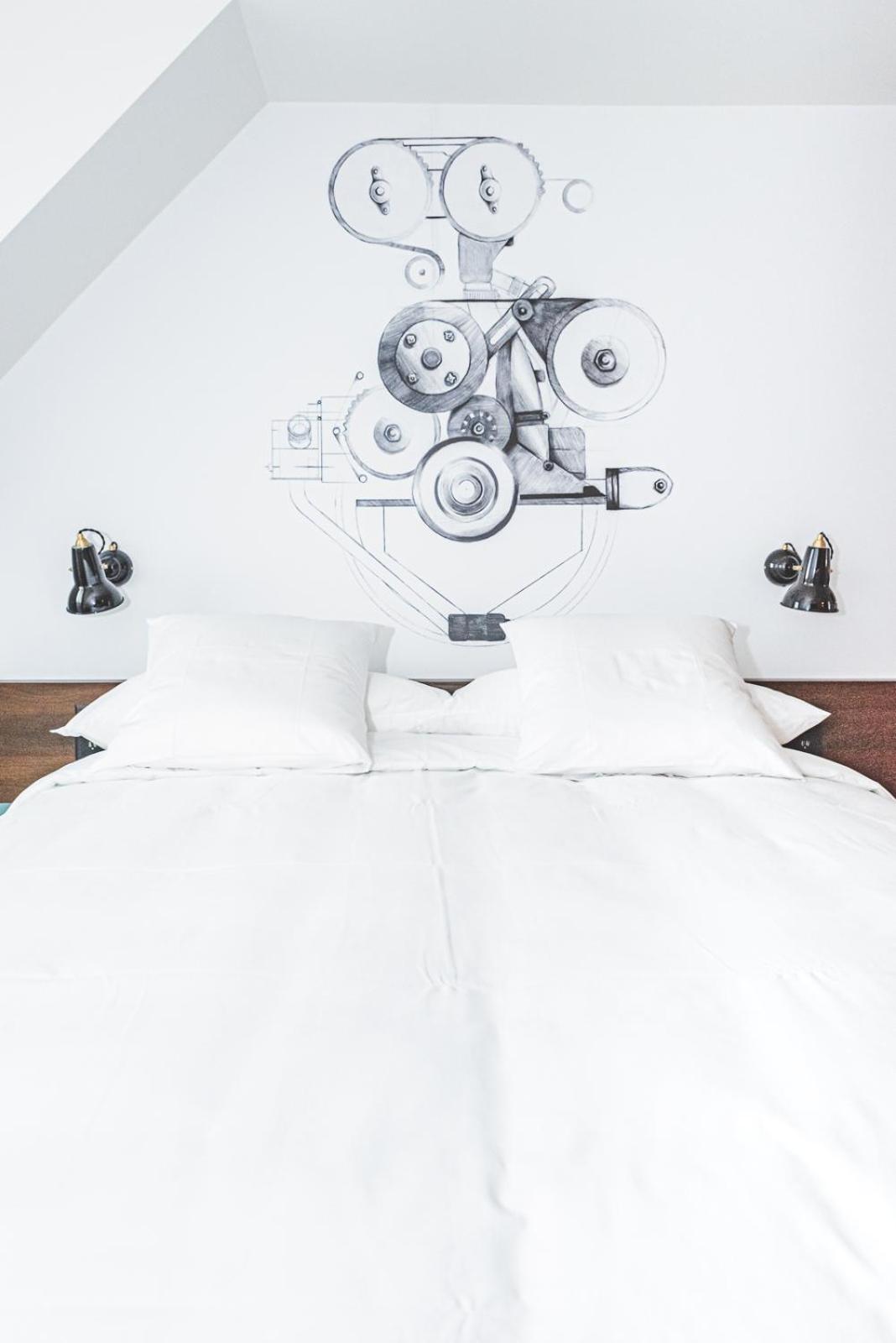 Standard King Room - Photo 11