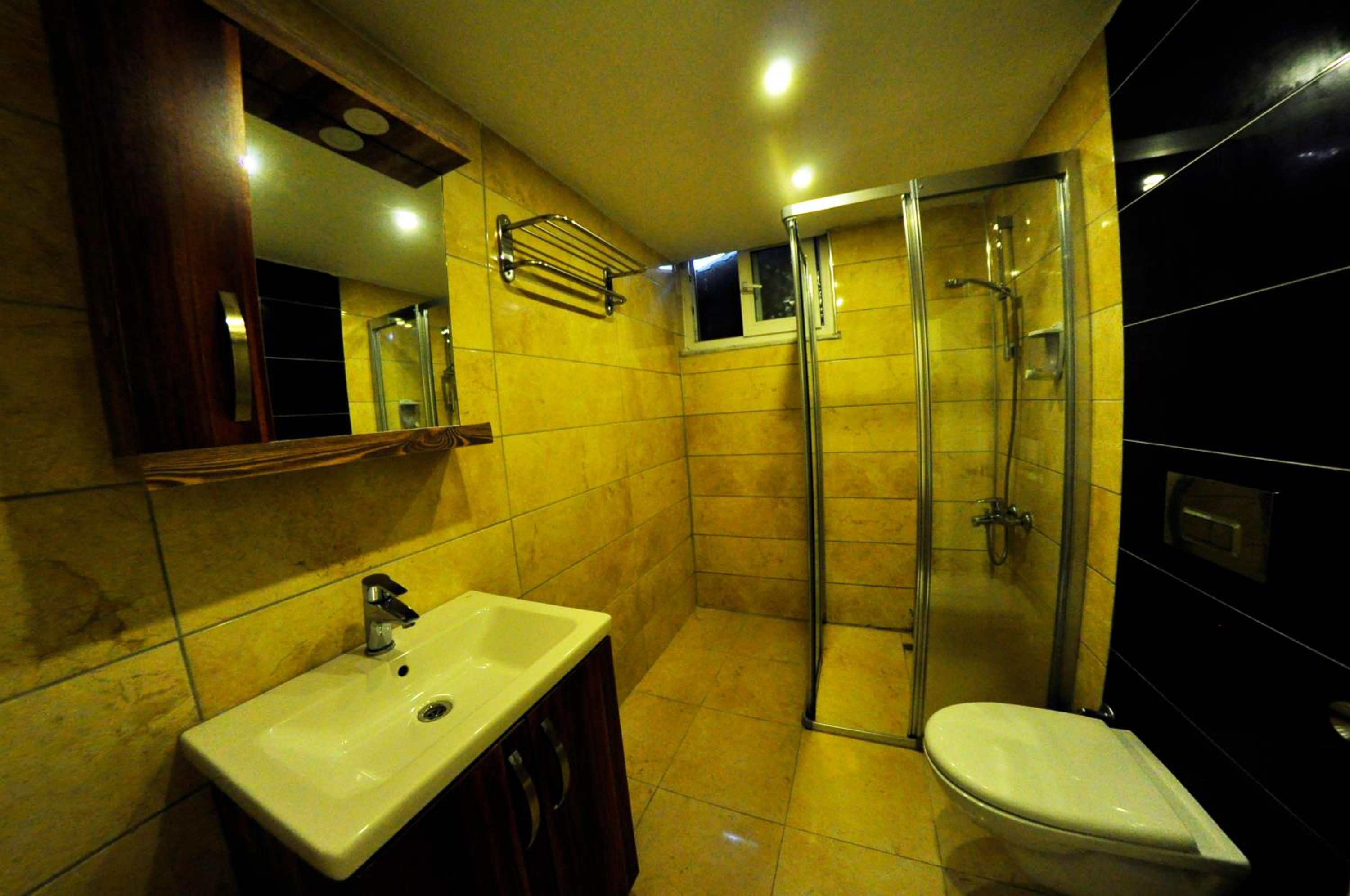 Economy Quadruple Room photo 2